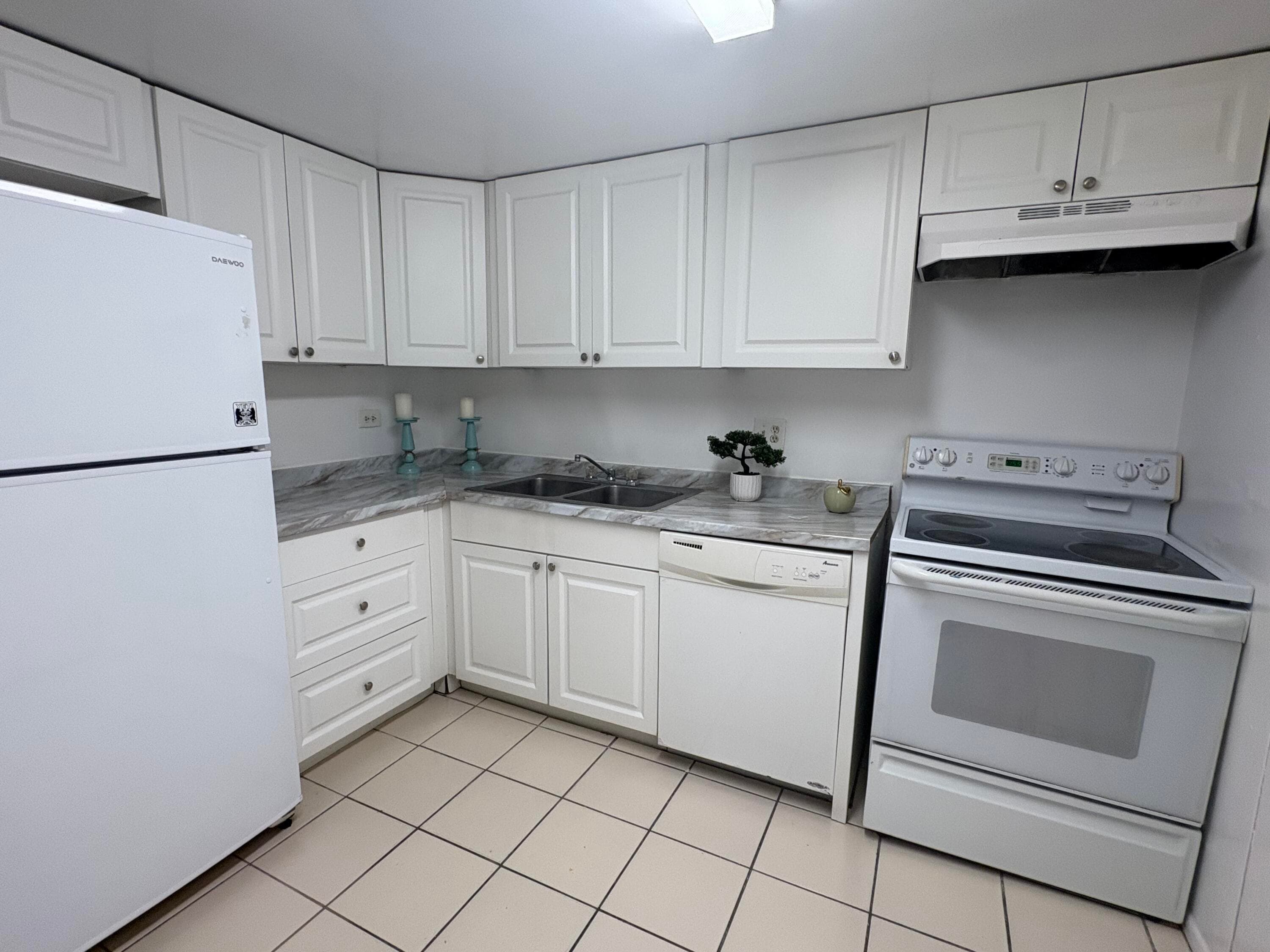 3720 Inverrary Drive 1h, Lauderhill, FL 33319 — photo 5 of 24