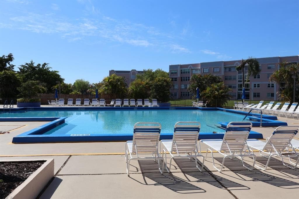 10303 Sunrise Lakes Boulevard 205, Sunrise, FL 33322 — photo 4 of 5