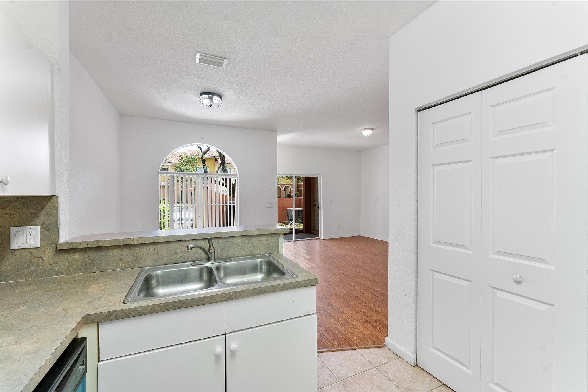 1407 S Santa Catalina Circle, North Lauderdale, FL 33068 — photo 6 of 27