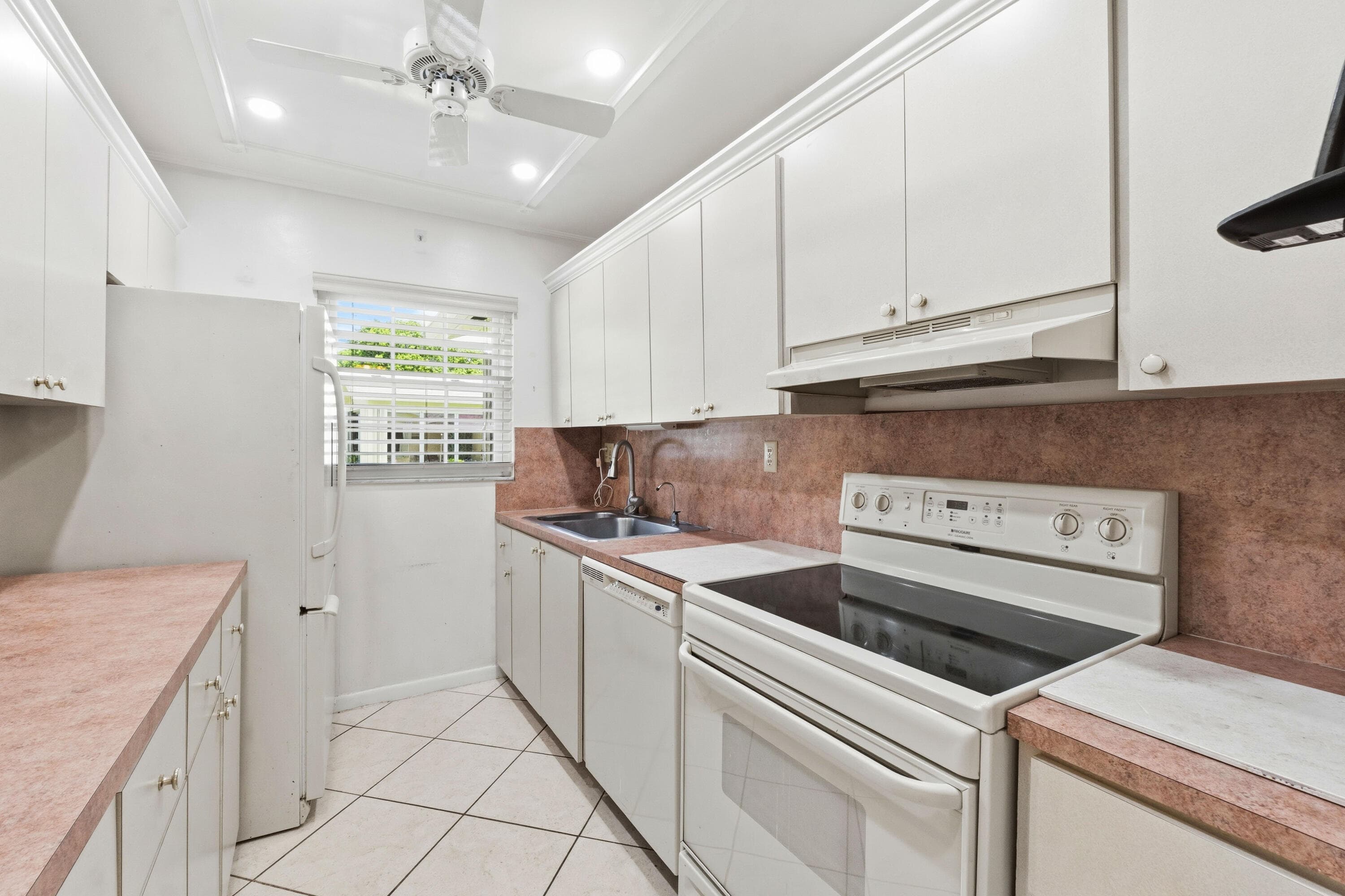 5126 Lakefront Boulevard B, Delray Beach, FL 33484 — photo 8 of 27
