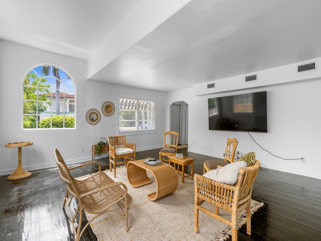 422 N Lakeside Drive, Lake Worth Beach, FL 33460 — photo 9 of 54