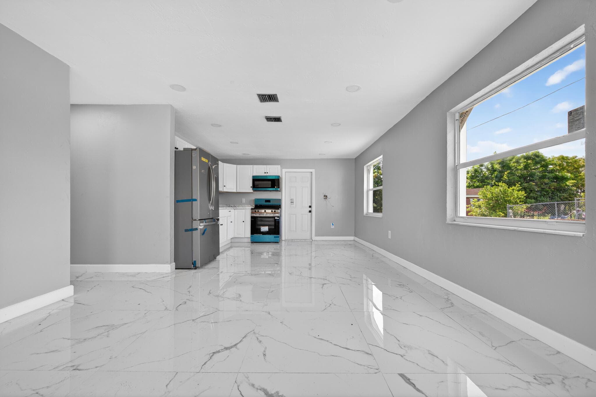 245 SW 11th Avenue, South Bay, FL 33493 — photo 5 of 16
