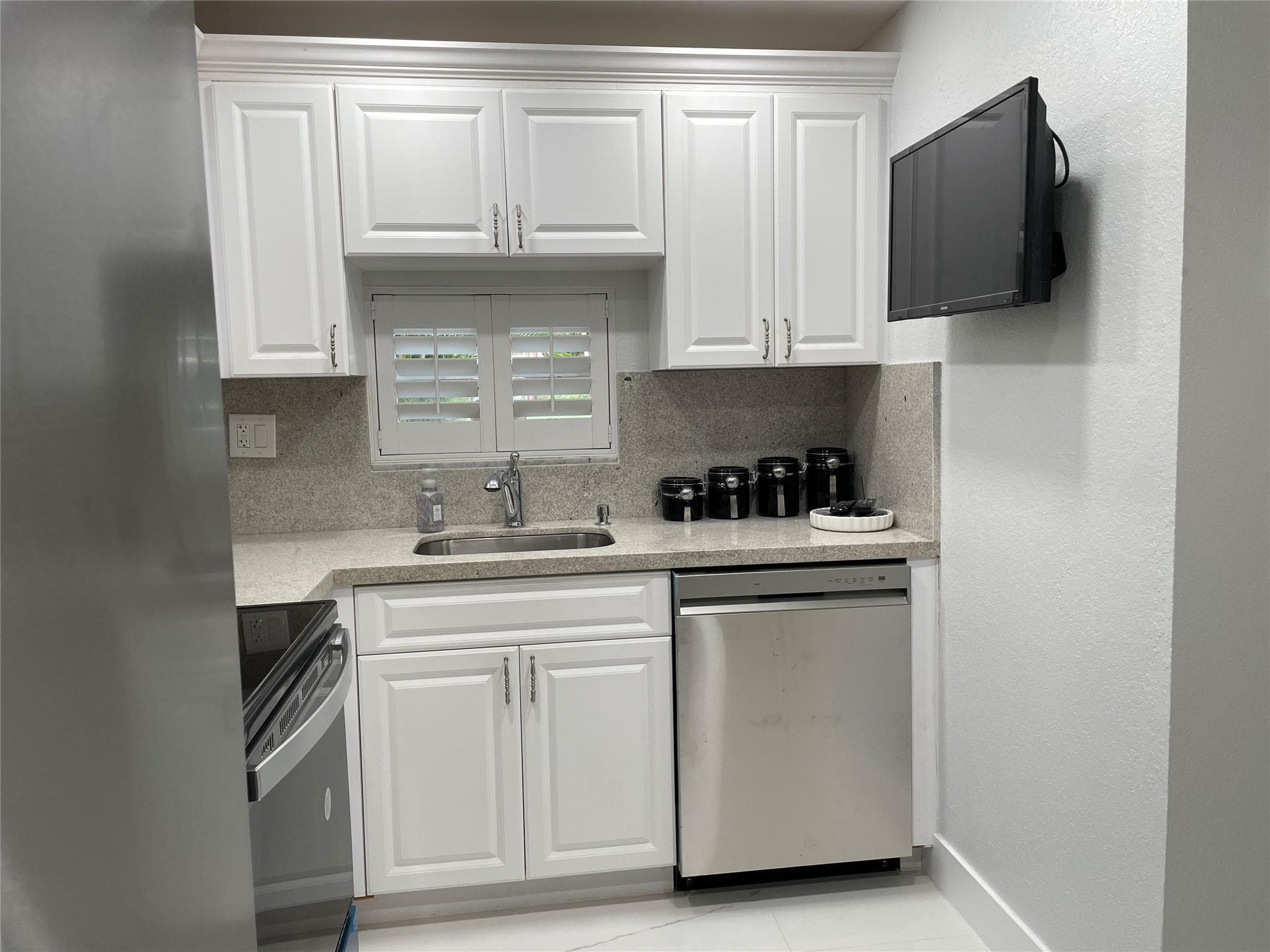 9420 S Hollybrook Lake Drive 102, Pembroke Pines, FL 33025 — photo 2 of 17