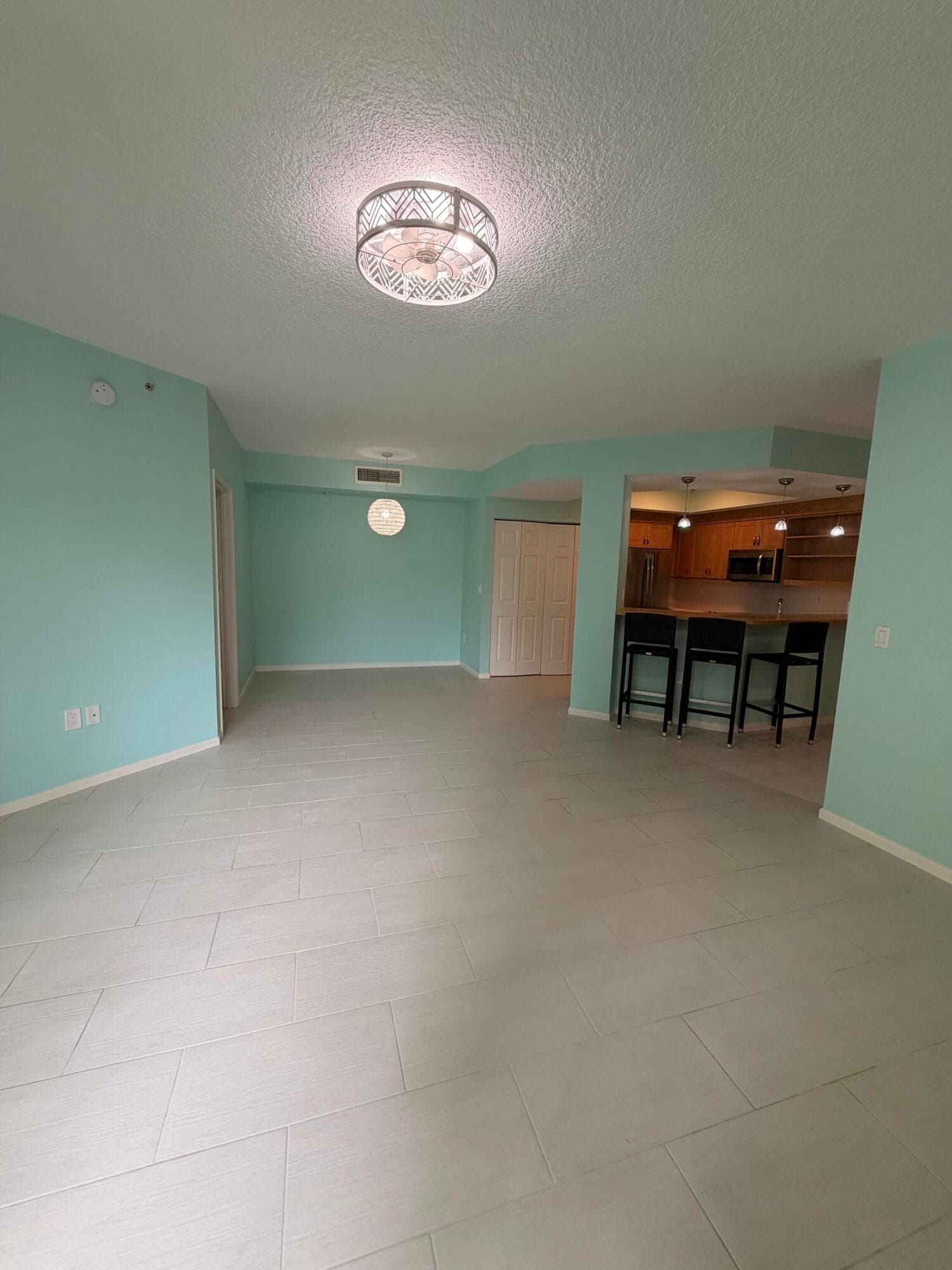 630 S Sapodilla Avenue 416, West Palm Beach, FL 33401 — photo 3 of 32