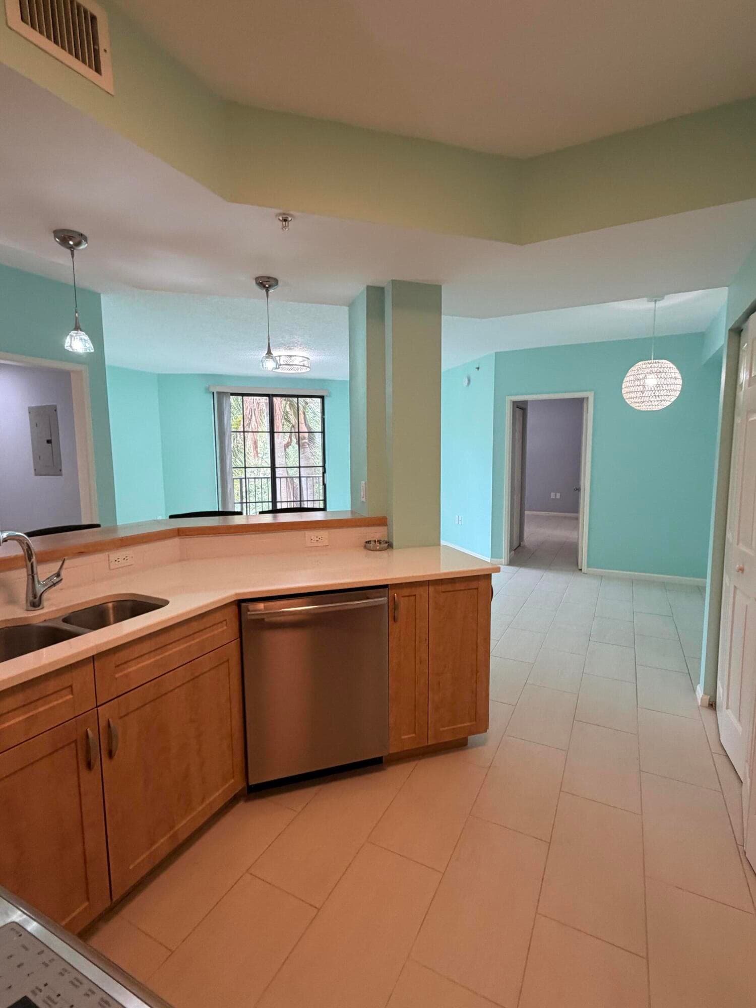 630 S Sapodilla Avenue 416, West Palm Beach, FL 33401 — photo 5 of 32
