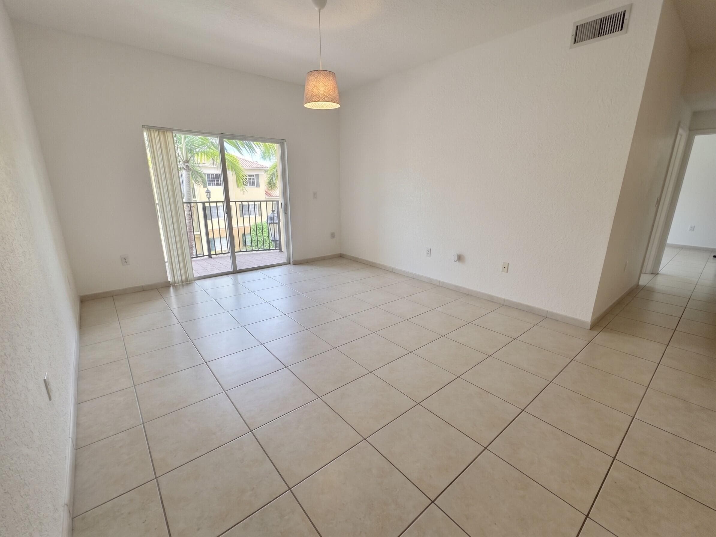 7240 NW 114th Avenue 304, Doral, FL 33178 — photo 3 of 15