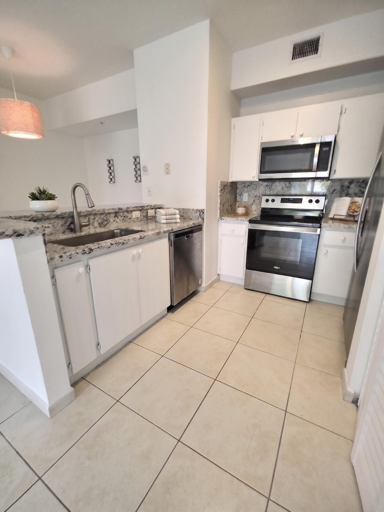 7240 NW 114th Avenue 304, Doral, FL 33178 — photo 5 of 15