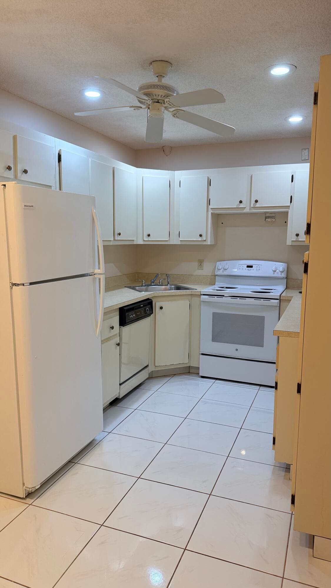 813 Sky Pine Way F2, Greenacres, FL 33415 — photo 4 of 10
