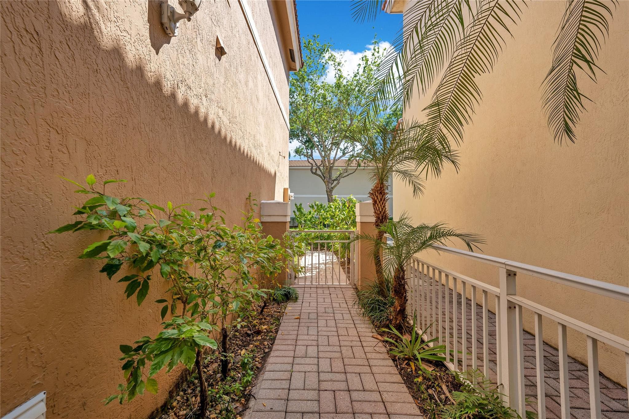 1840 Sweetbay Way, Hollywood, FL 33019 — photo 4 of 57