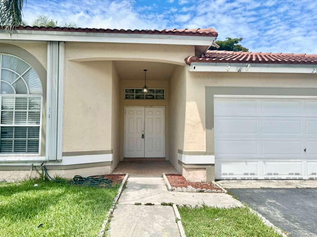 2585 NW 79th Avenue, Margate, FL 33063 — photo 2 of 31