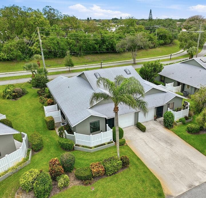 6786 SE Yorktown Drive, Hobe Sound, FL 33455 — photo 2 of 27