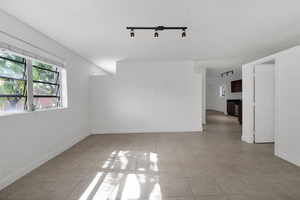 1116 S 17th Avenue S, Hollywood, FL 33020 — photo 7 of 12