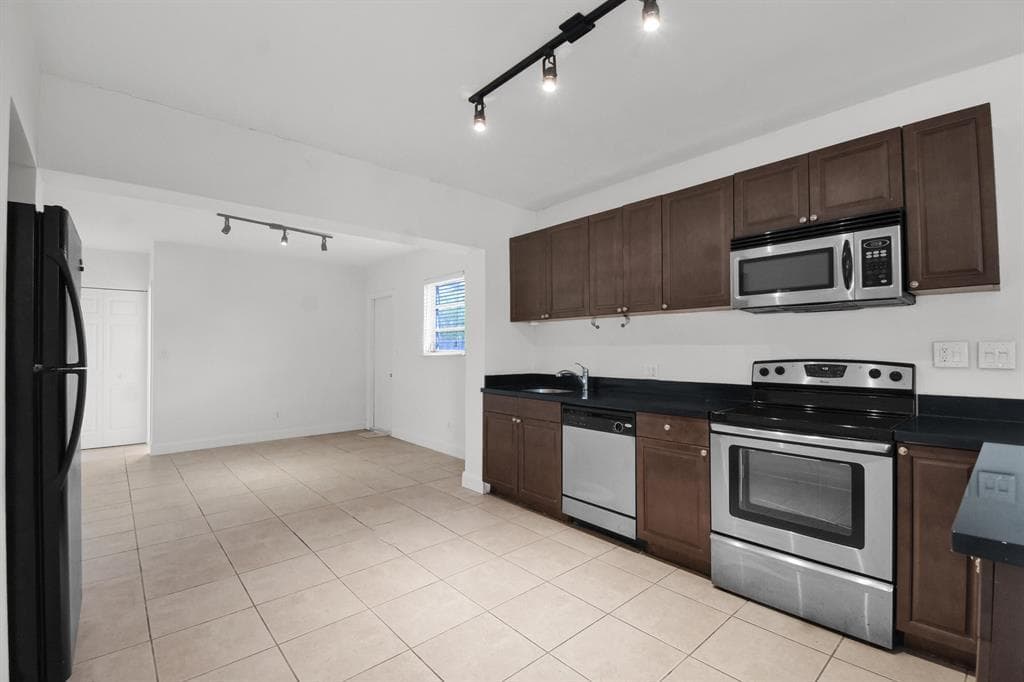 1116 S 17th Avenue S, Hollywood, FL 33020 — photo 2 of 12
