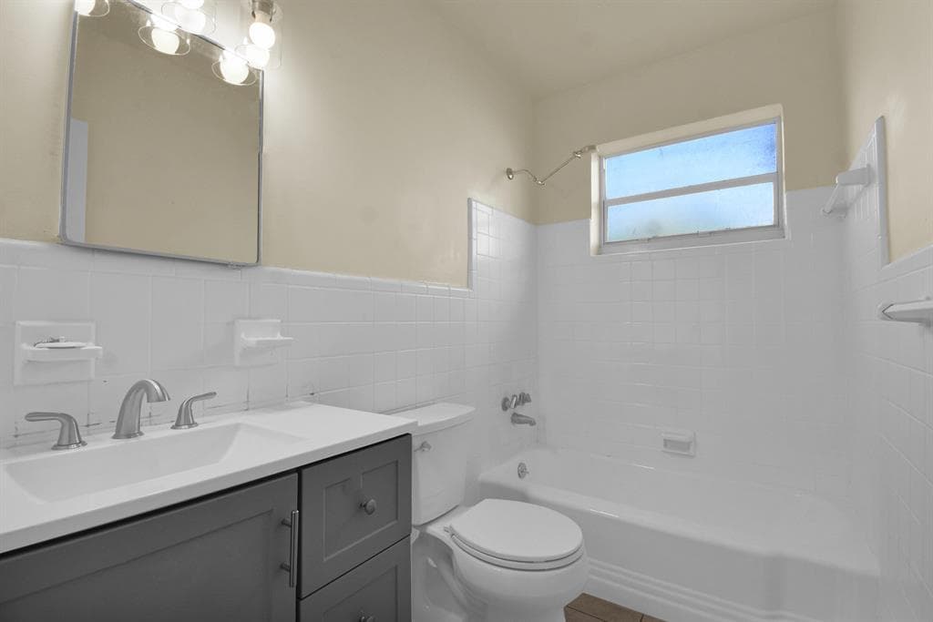 1116 S 17th Avenue S, Hollywood, FL 33020 — photo 4 of 12
