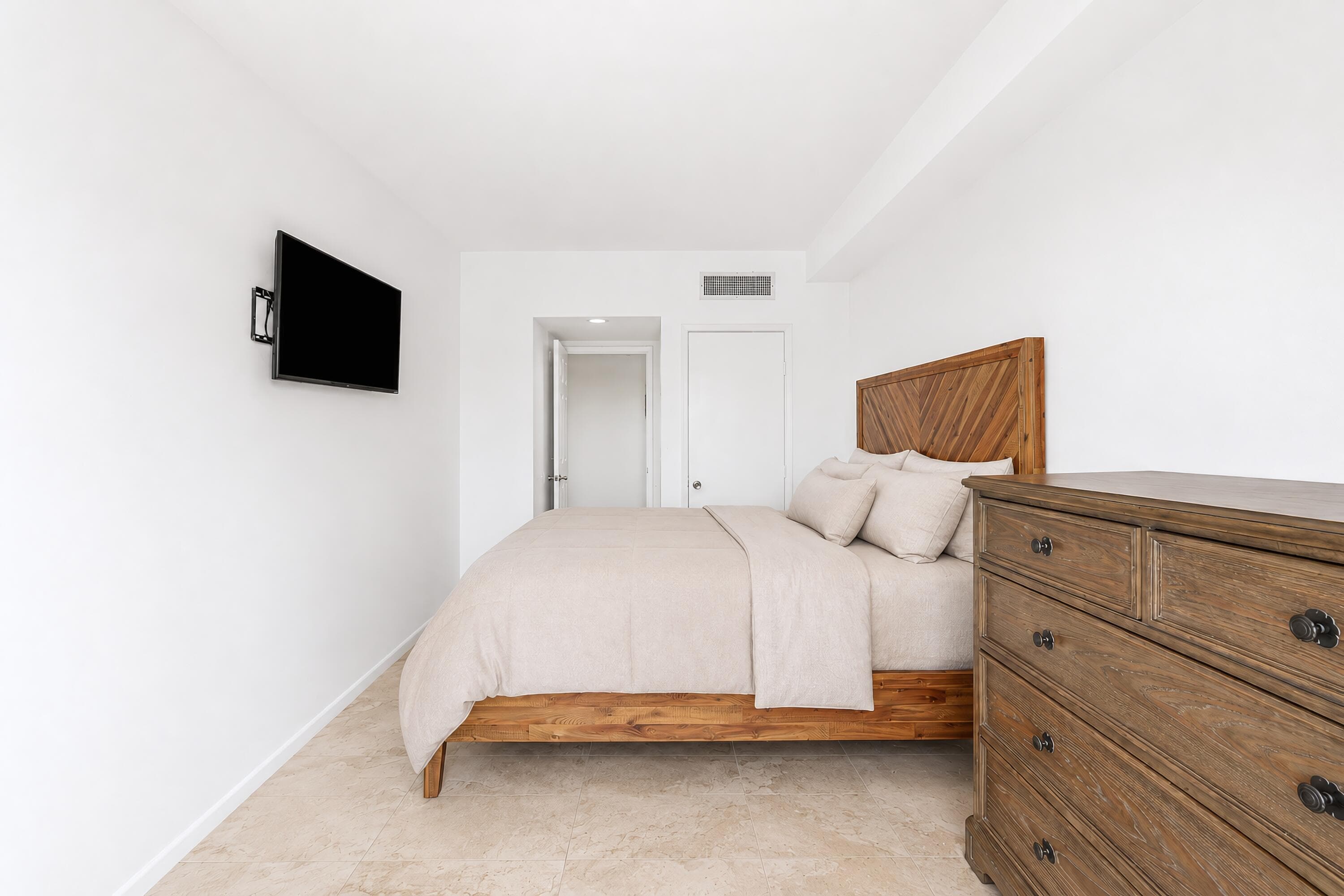3230 S Ocean Boulevard D-607, Palm Beach, FL 33480 — photo 13 of 31