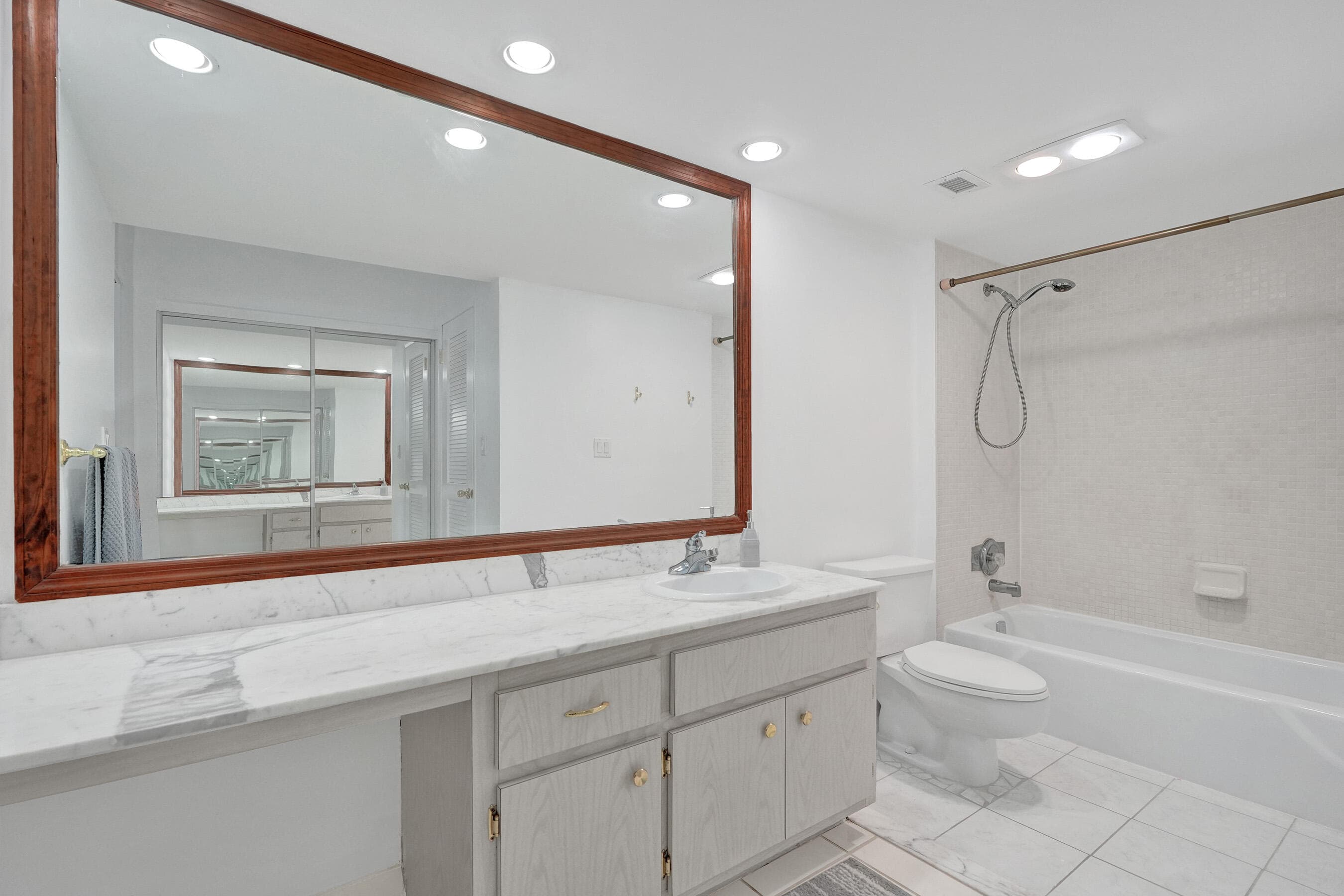 405 N Ocean Boulevard 305, Pompano Beach, FL 33062 — photo 18 of 46