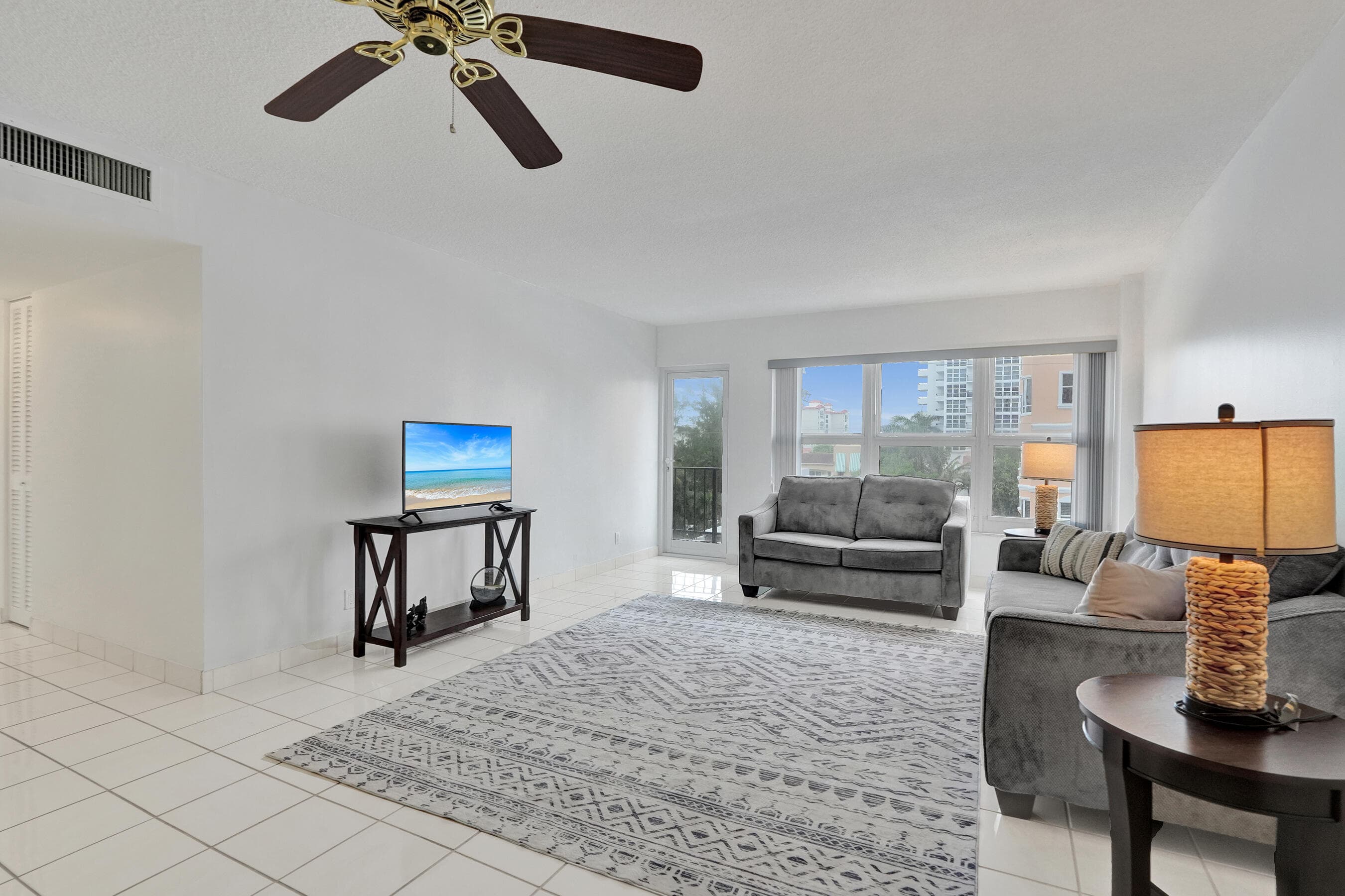 405 N Ocean Boulevard 305, Pompano Beach, FL 33062 — photo 9 of 46