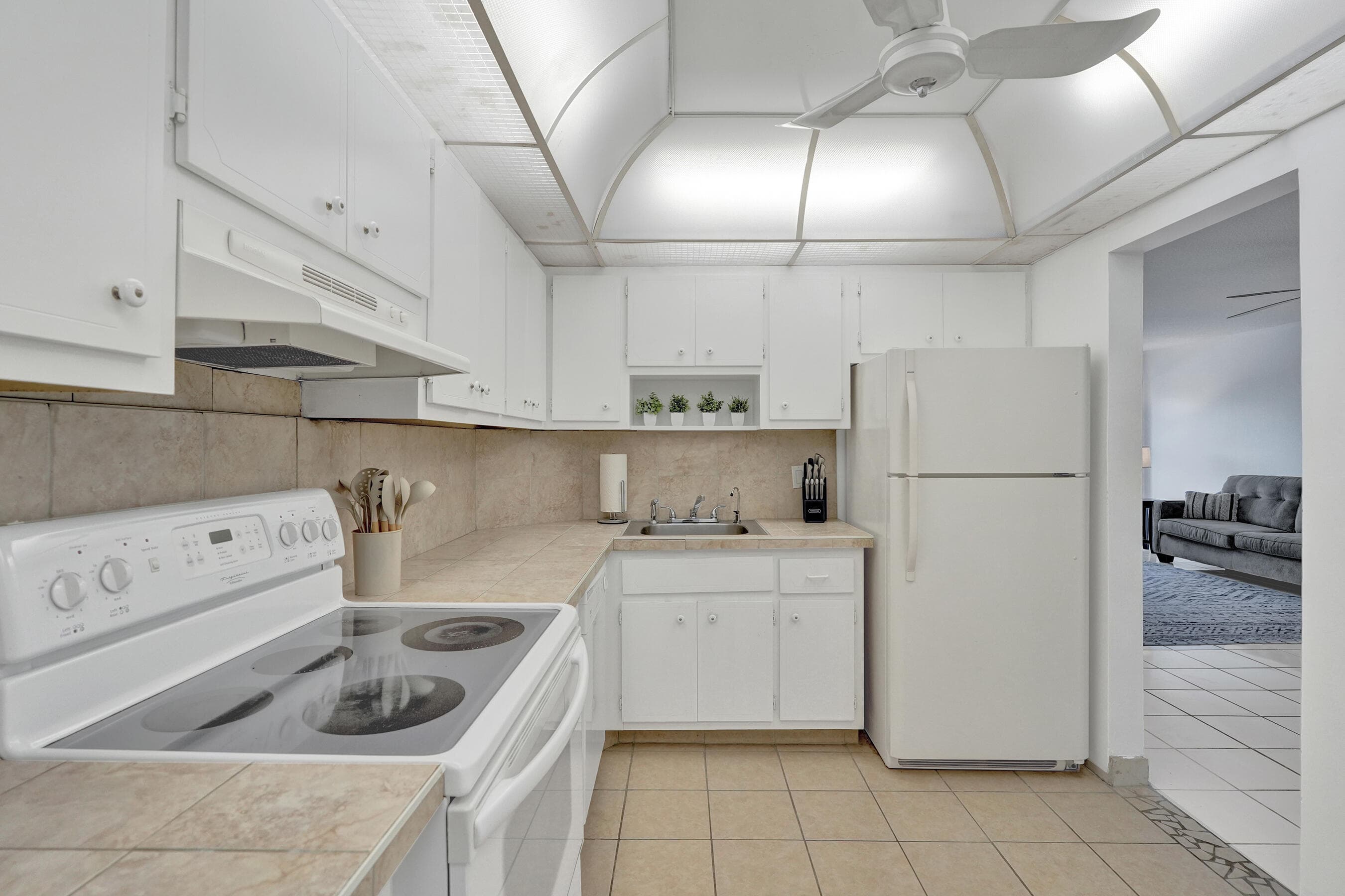 405 N Ocean Boulevard 305, Pompano Beach, FL 33062 — photo 11 of 46