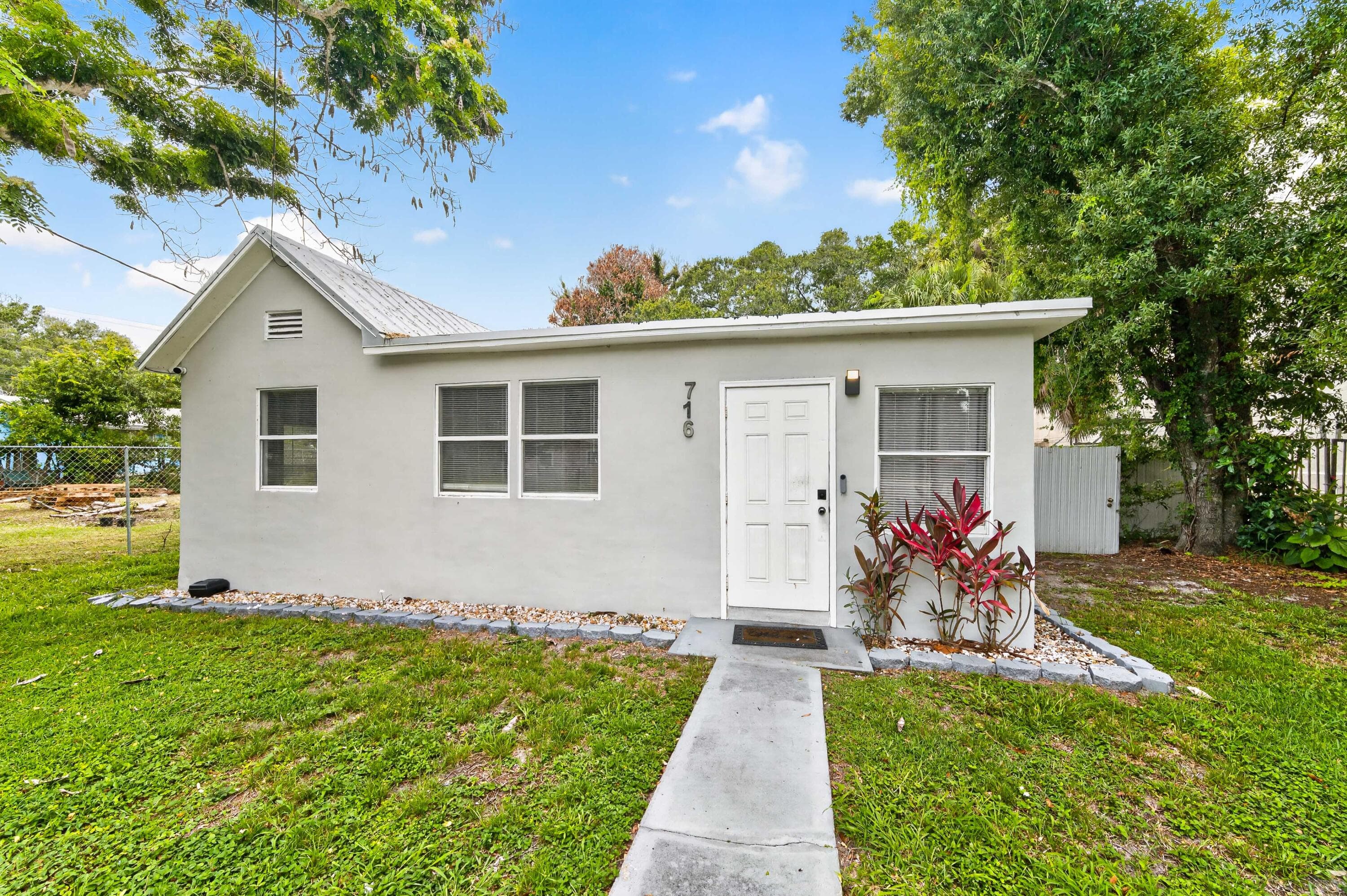 716 Citrus Avenue, Fort Pierce, FL 34950 — photo 2 of 19