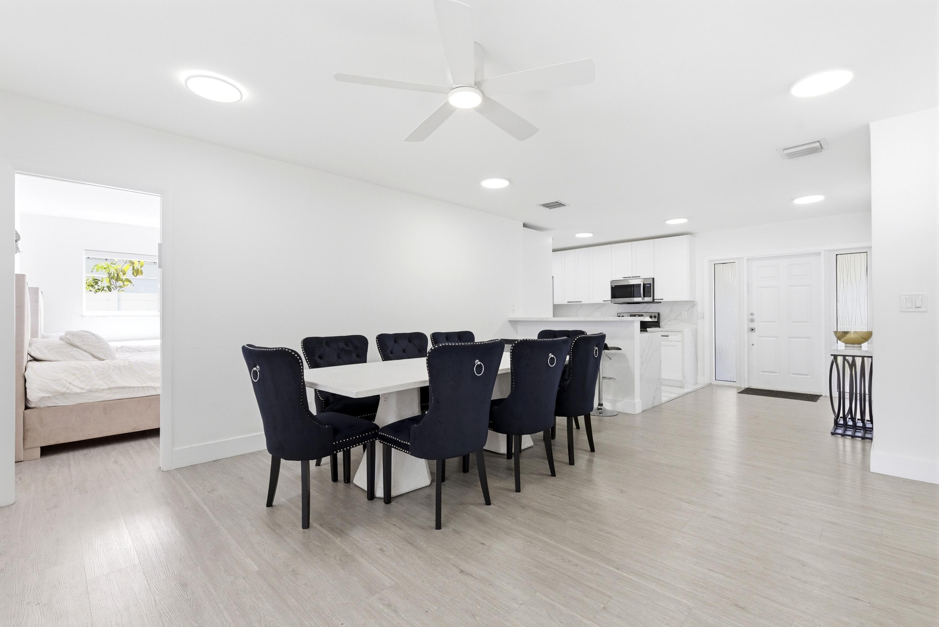 6444 Oak Street, Hollywood, FL 33024 — photo 12 of 32