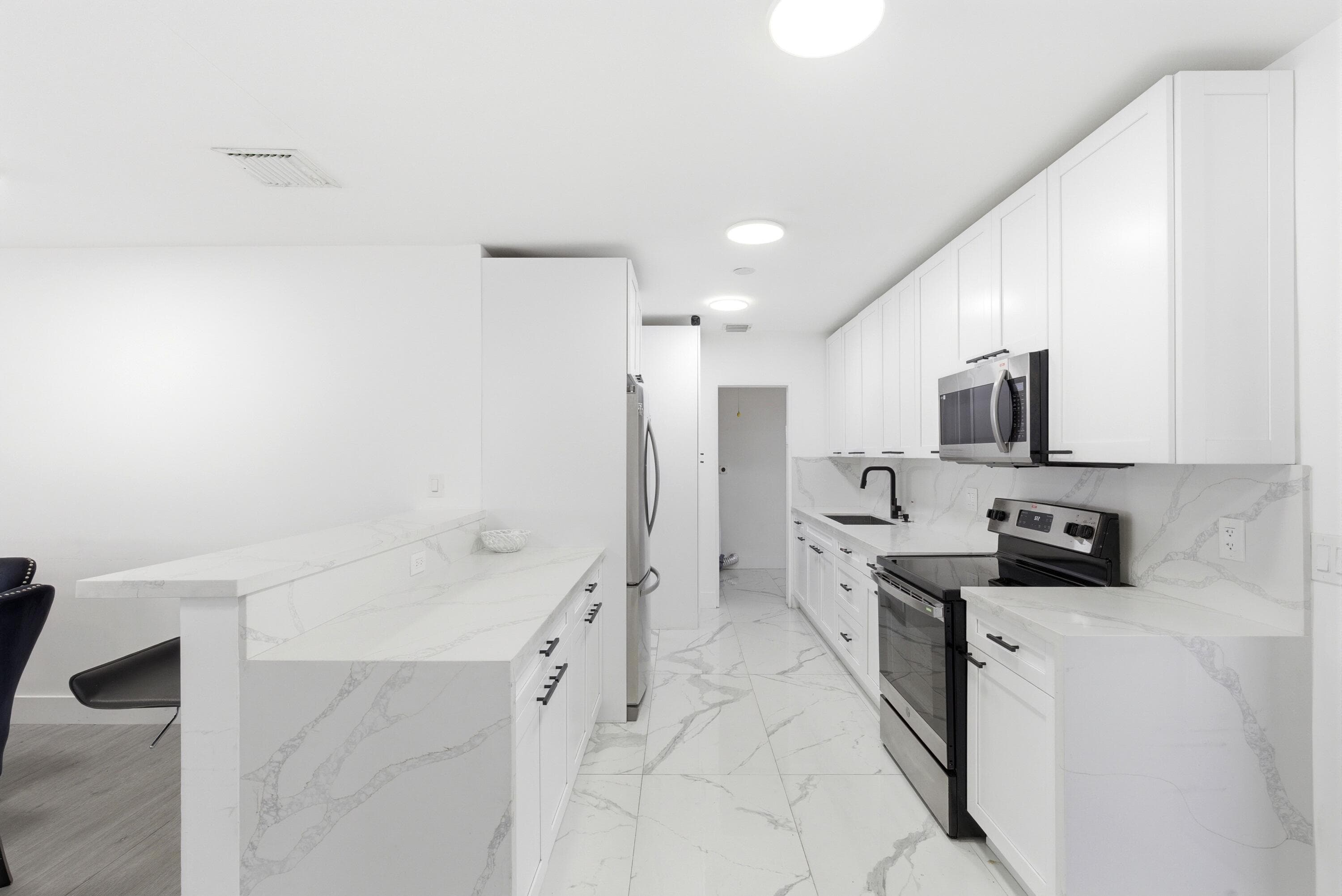 6444 Oak Street, Hollywood, FL 33024 — photo 7 of 32