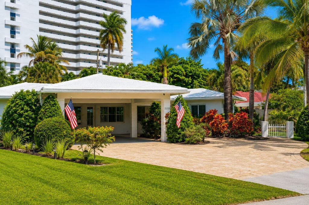 2200 NE 32nd Avenue, Fort Lauderdale, FL 33305 — photo 1 of 15