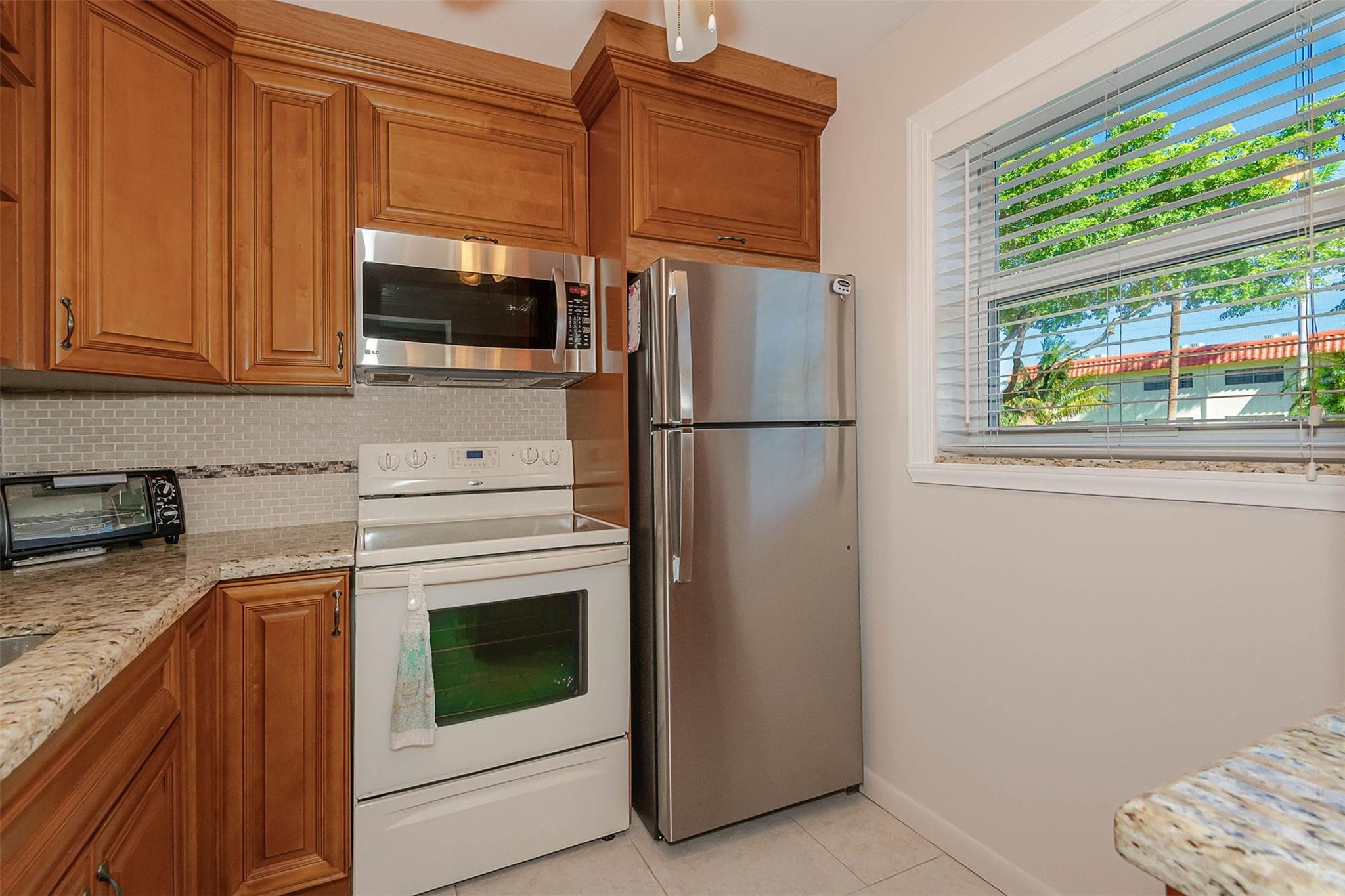 3431 NW 50th Avenue 104, Lauderdale Lakes, FL 33319 — photo 5 of 34