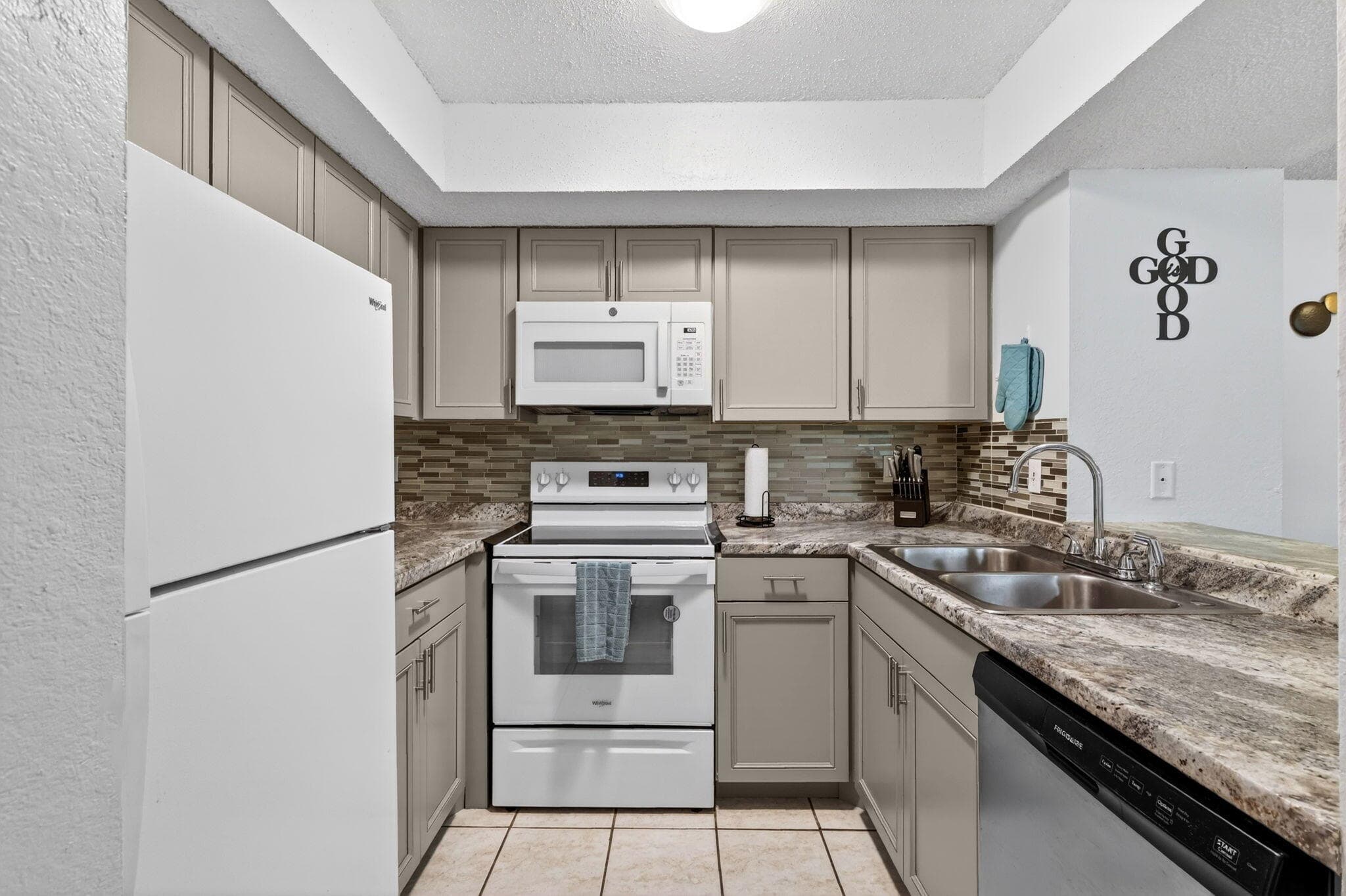 1548 SE Royal Green Circle 206, Port St. Lucie, FL 34952 — photo 12 of 36