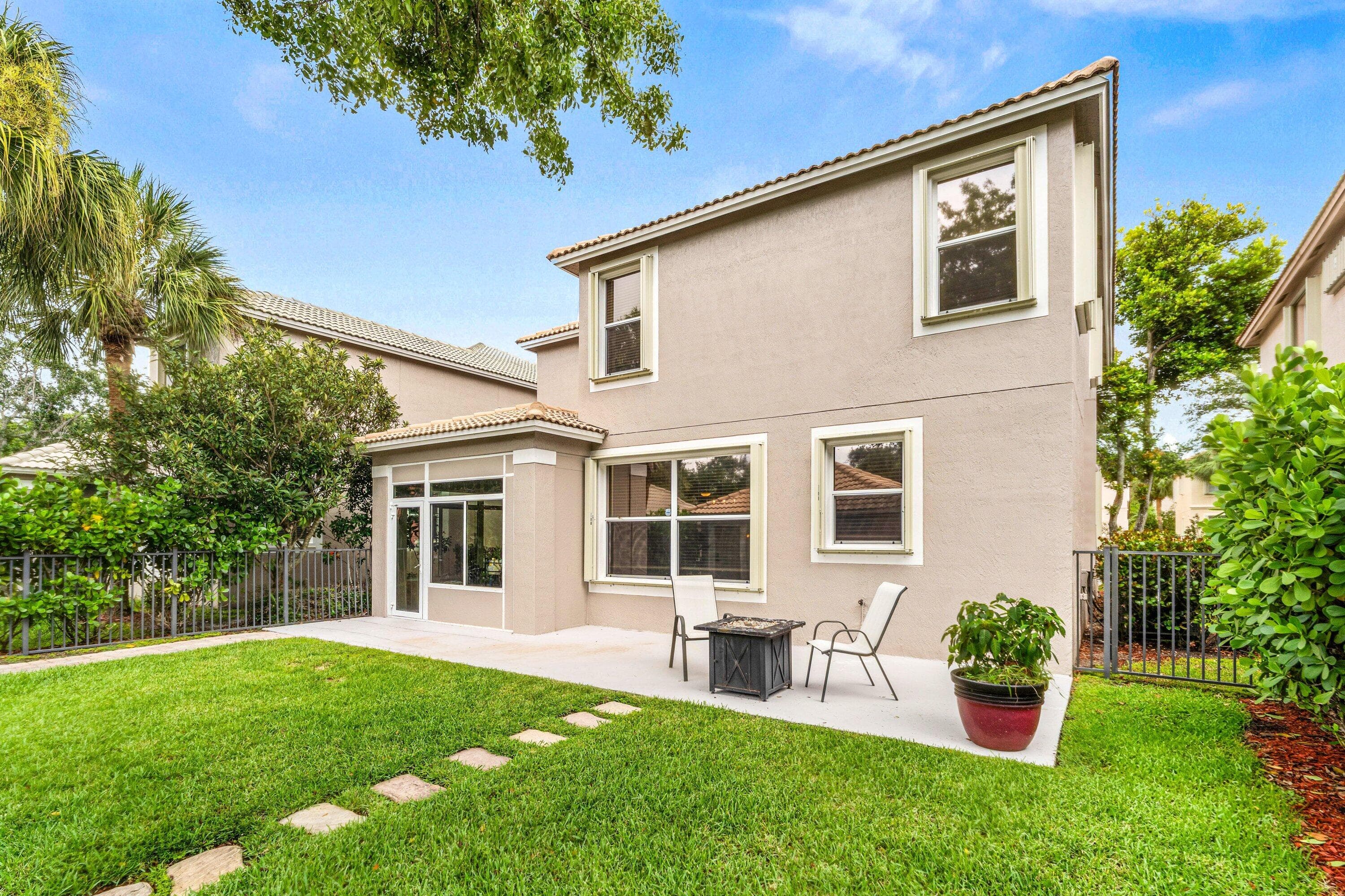 8215 Calterra Drive, Palm Beach Gardens, FL 33418 — photo 24 of 32