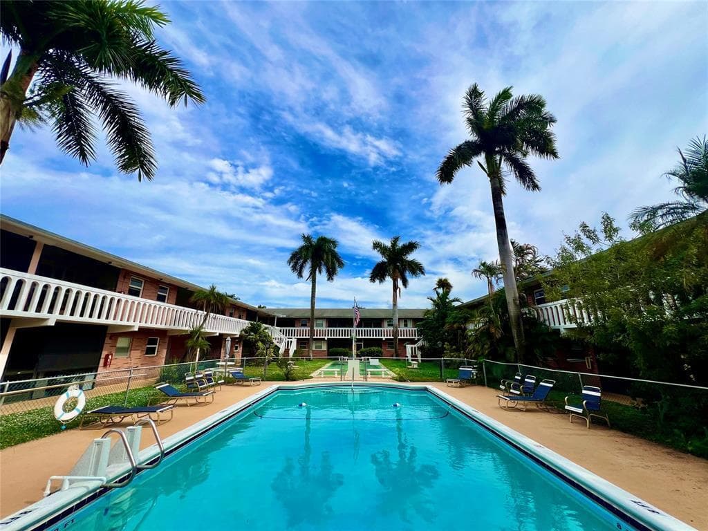 160 NE 8th Avenue 1b, Hallandale Beach, FL 33009 — photo 13 of 14