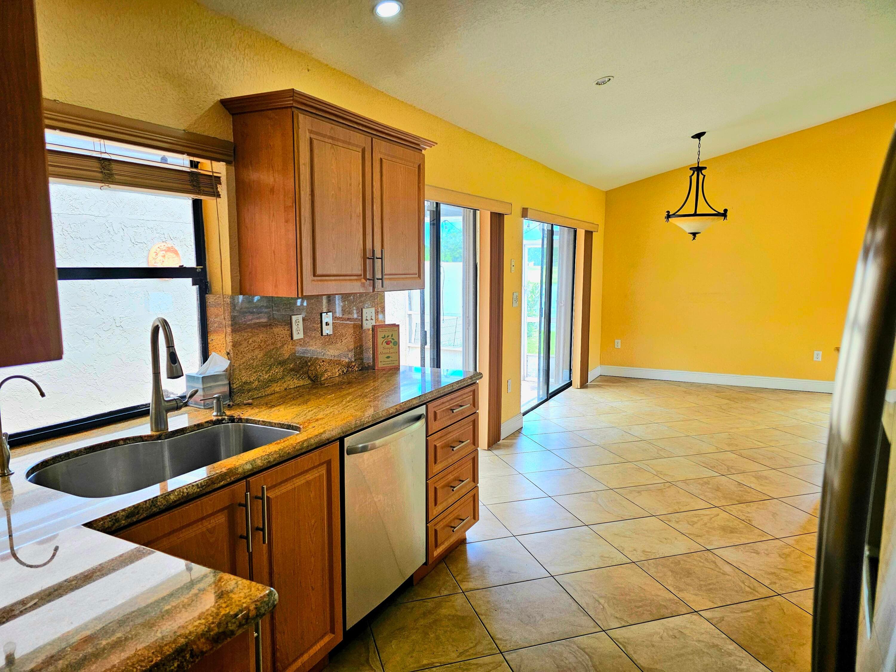 566 Village Lake Drive, Weston, FL 33326 — photo 11 of 37