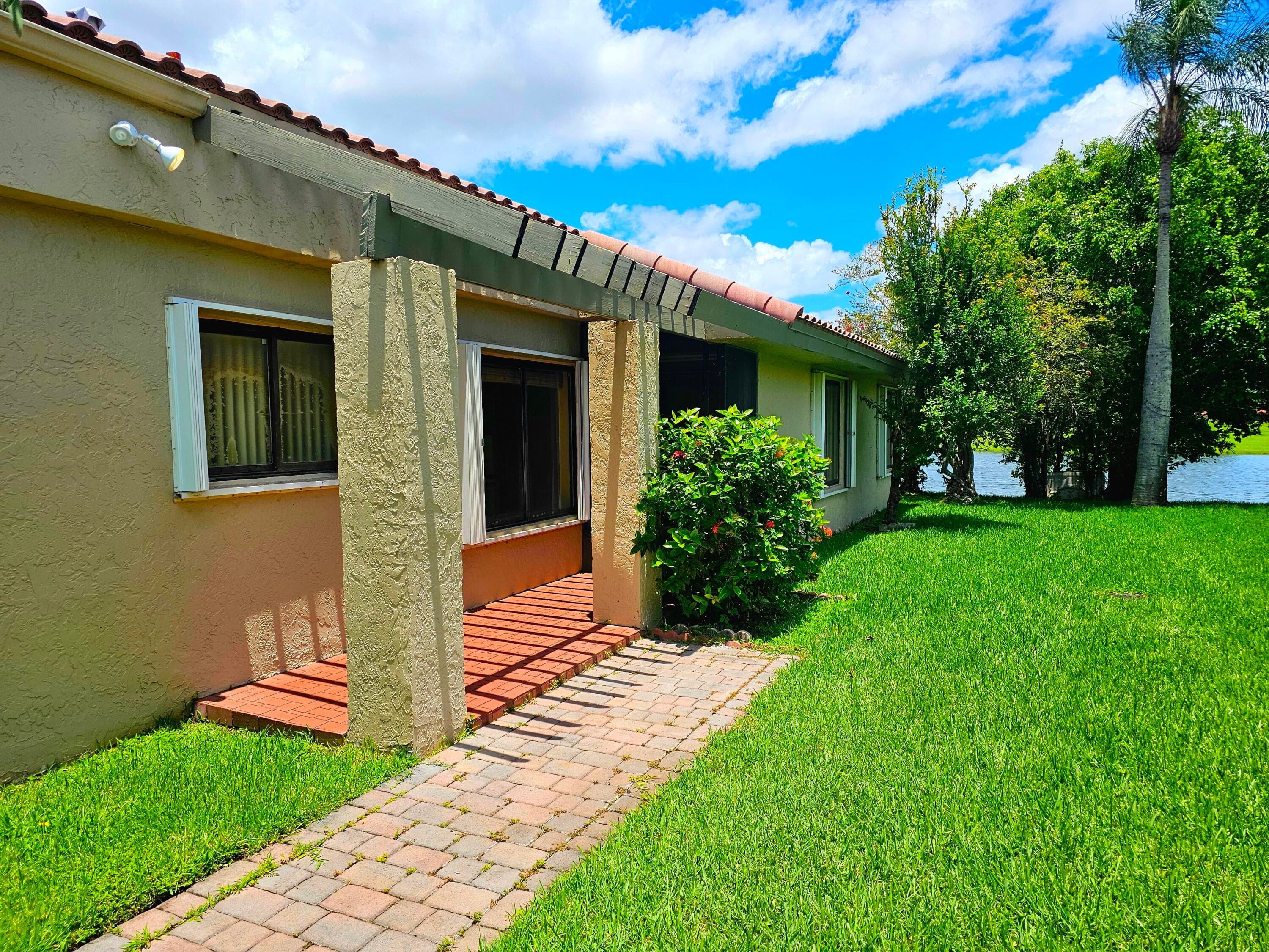 566 Village Lake Drive, Weston, FL 33326 — photo 32 of 37