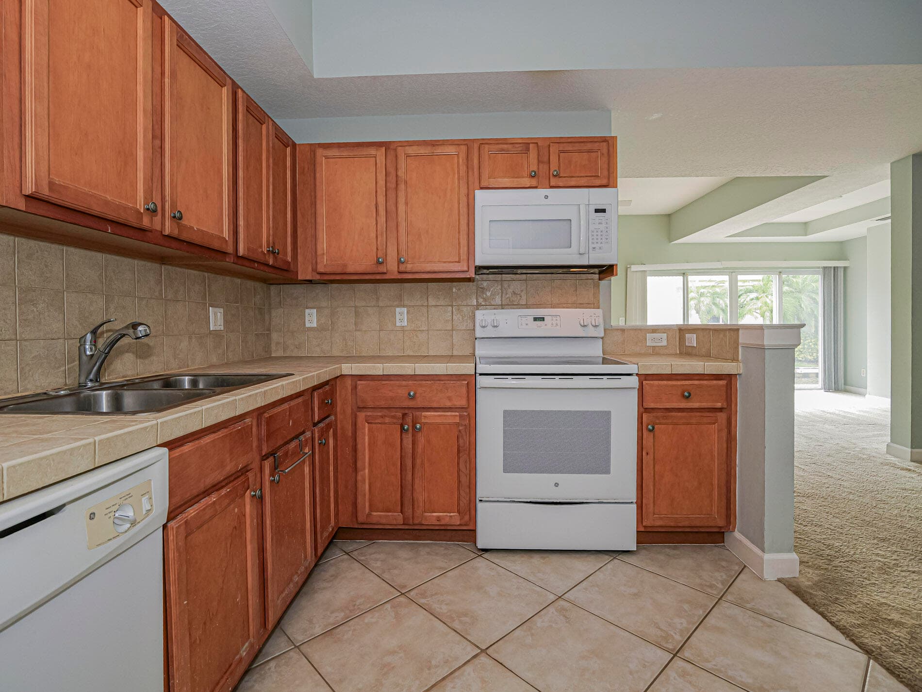 524 7th Square 101, Vero Beach, FL 32962 — photo 9 of 33