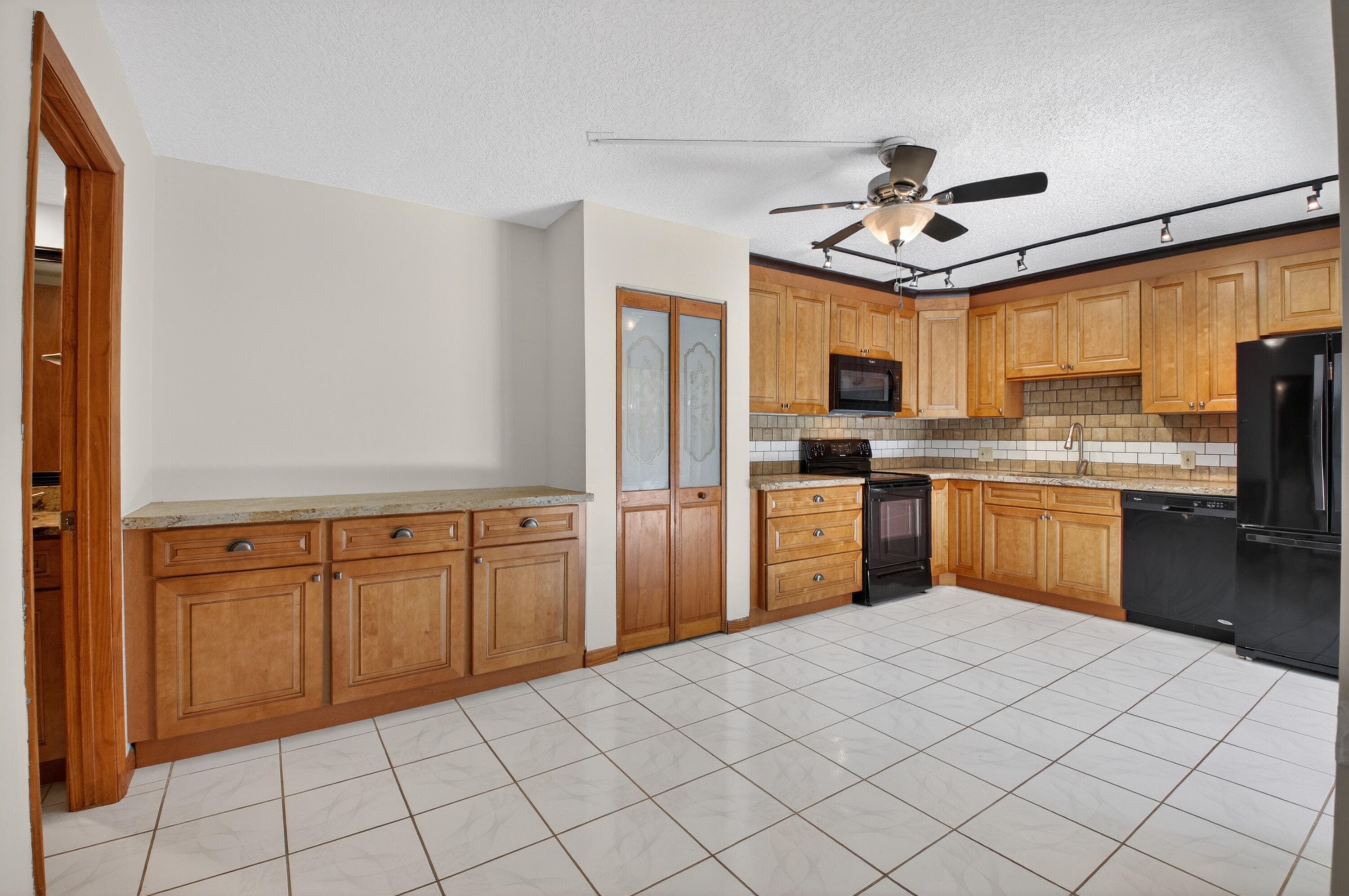 1565 Augusta Circle 103, Delray Beach, FL 33445 — photo 3 of 31