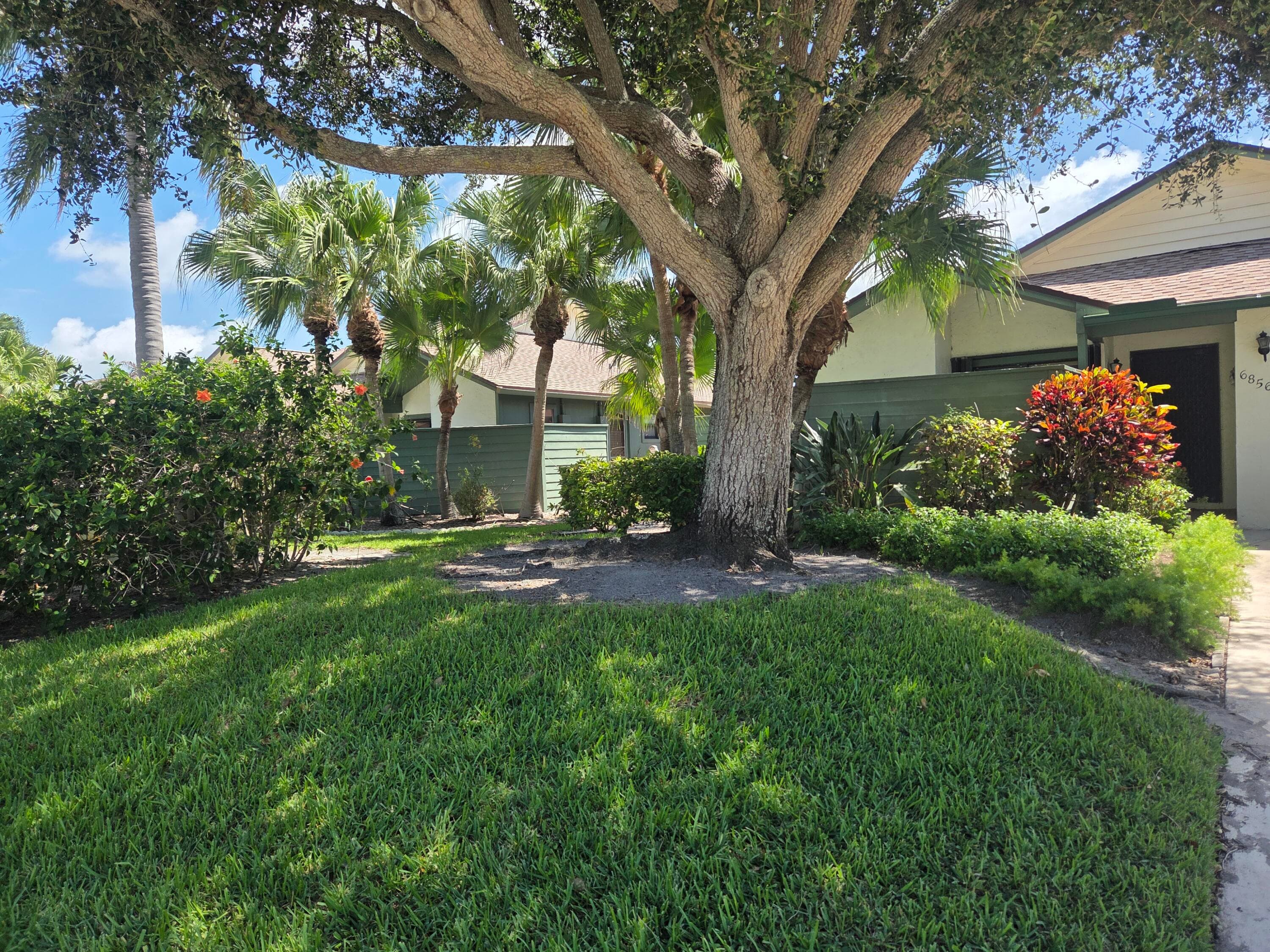 6856 SE Bunker Hill Drive, Hobe Sound, FL 33455 — photo 2 of 24