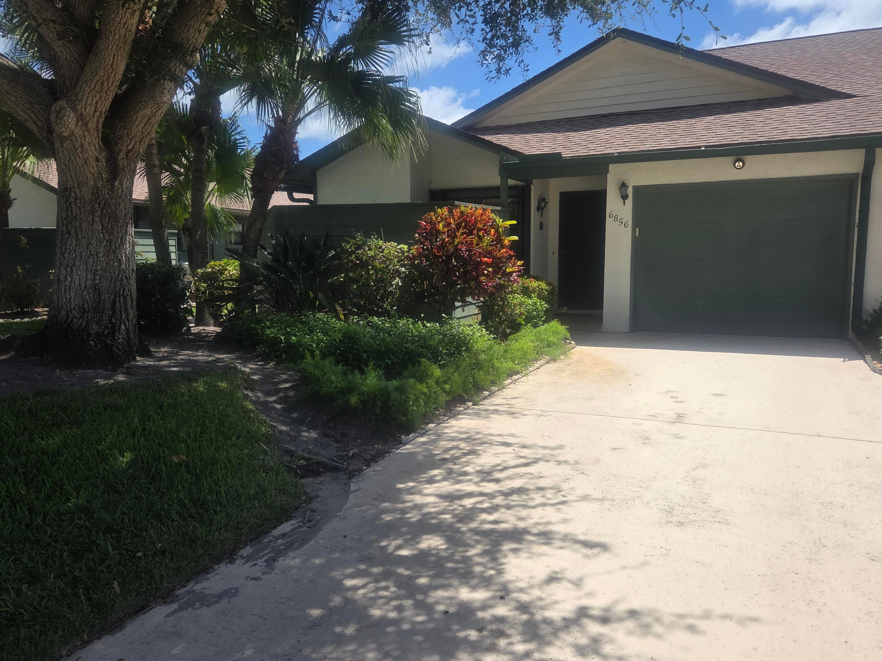 6856 SE Bunker Hill Drive, Hobe Sound, FL 33455 — photo 3 of 24