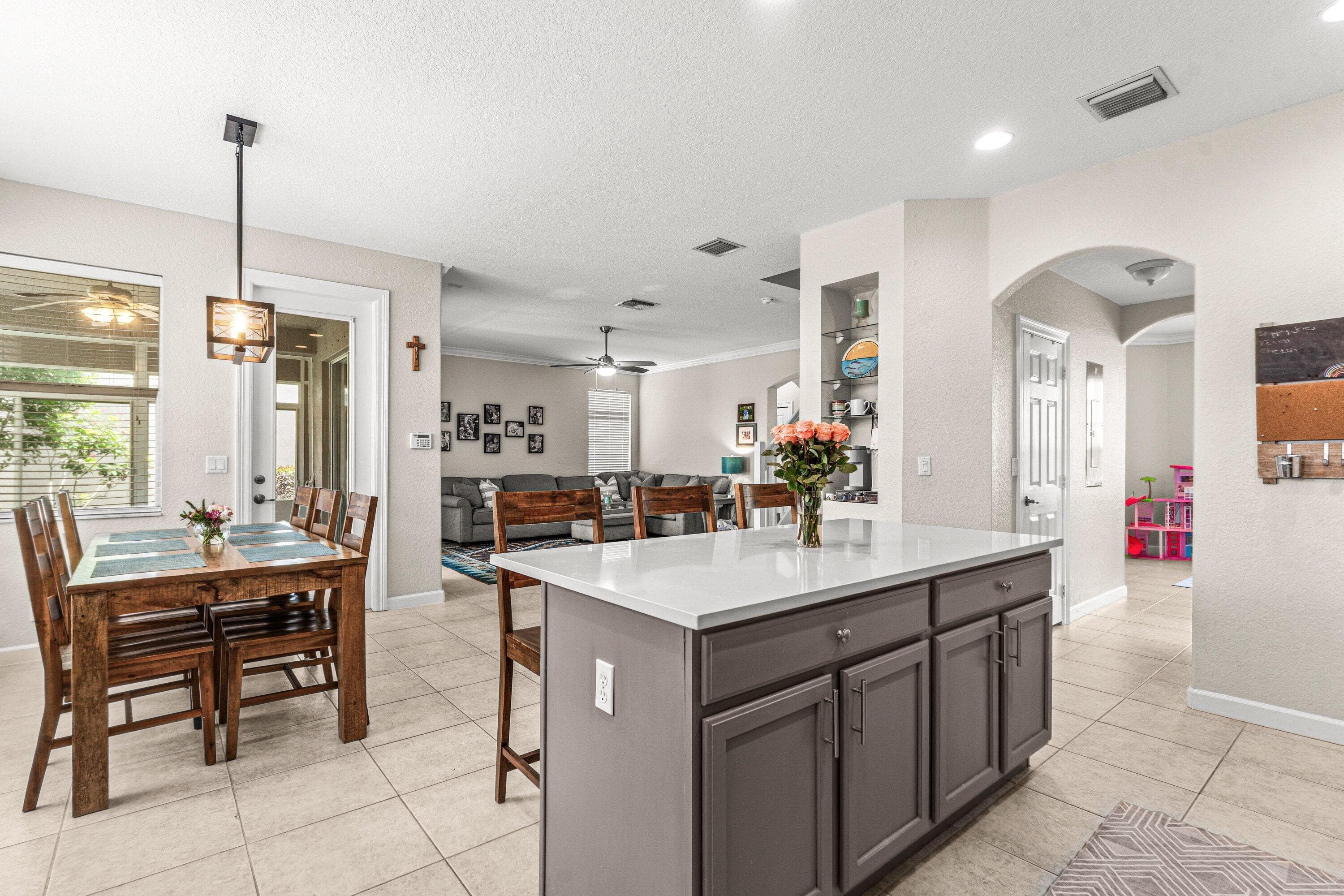 8215 Calterra Drive, Palm Beach Gardens, FL 33418 — photo 9 of 32