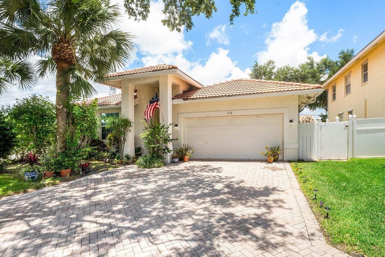 136 Hidden Hollow Terrace, Palm Beach Gardens, FL 33418 — photo 2 of 30