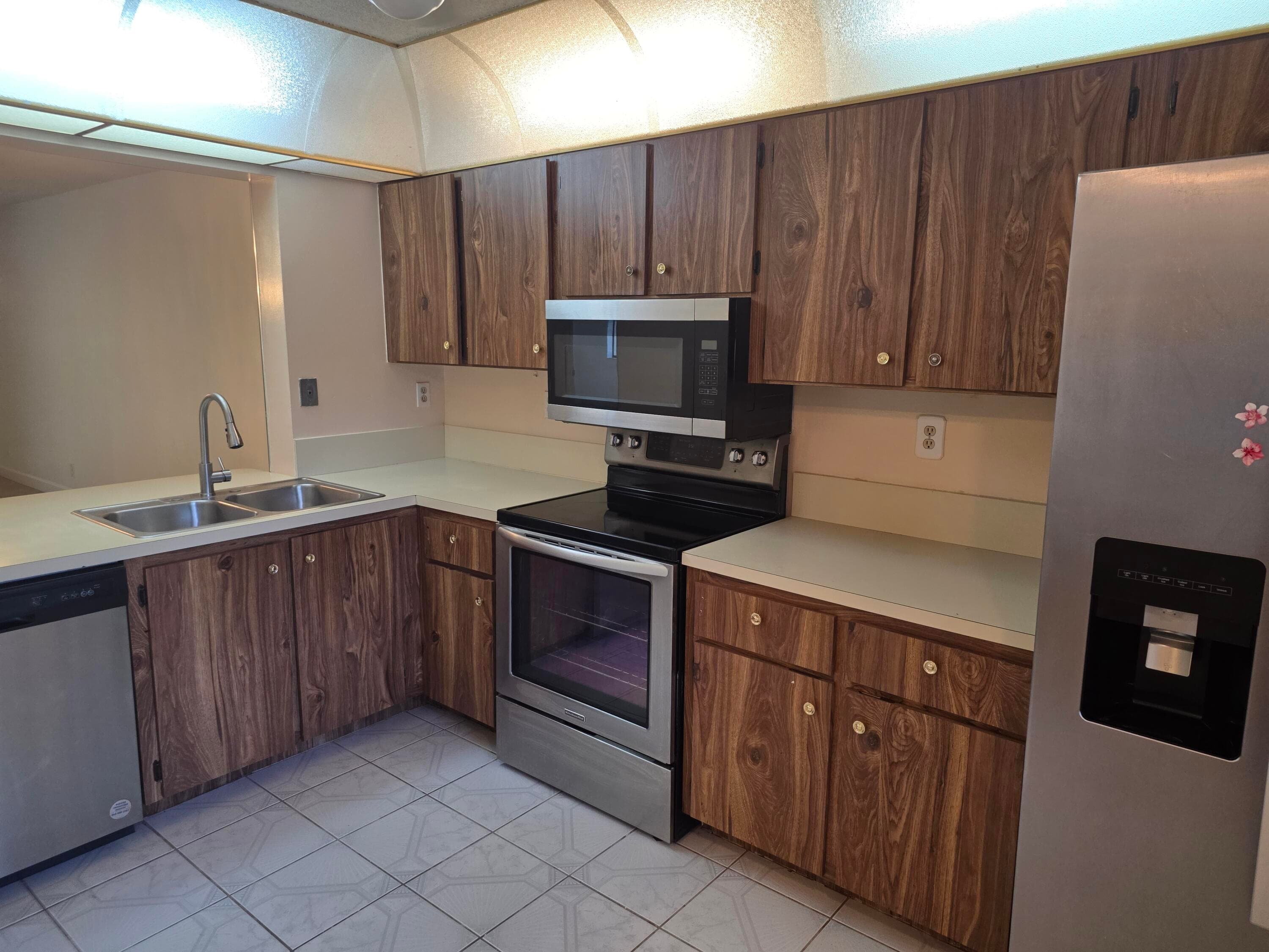 170 SE 7th Street SE 301, Deerfield Beach, FL 33441 — photo 1 of 35