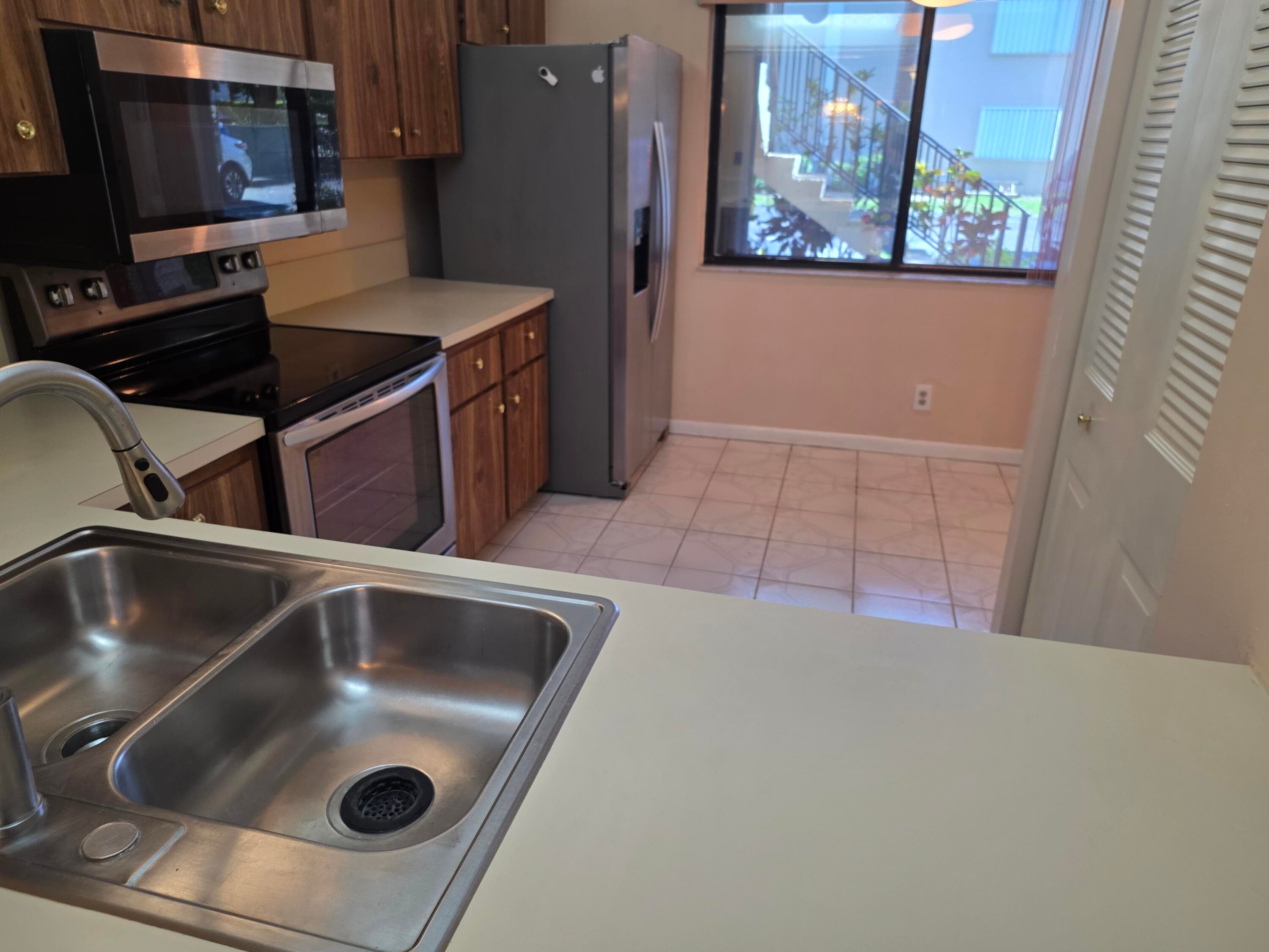 170 SE 7th Street SE 301, Deerfield Beach, FL 33441 — photo 6 of 35