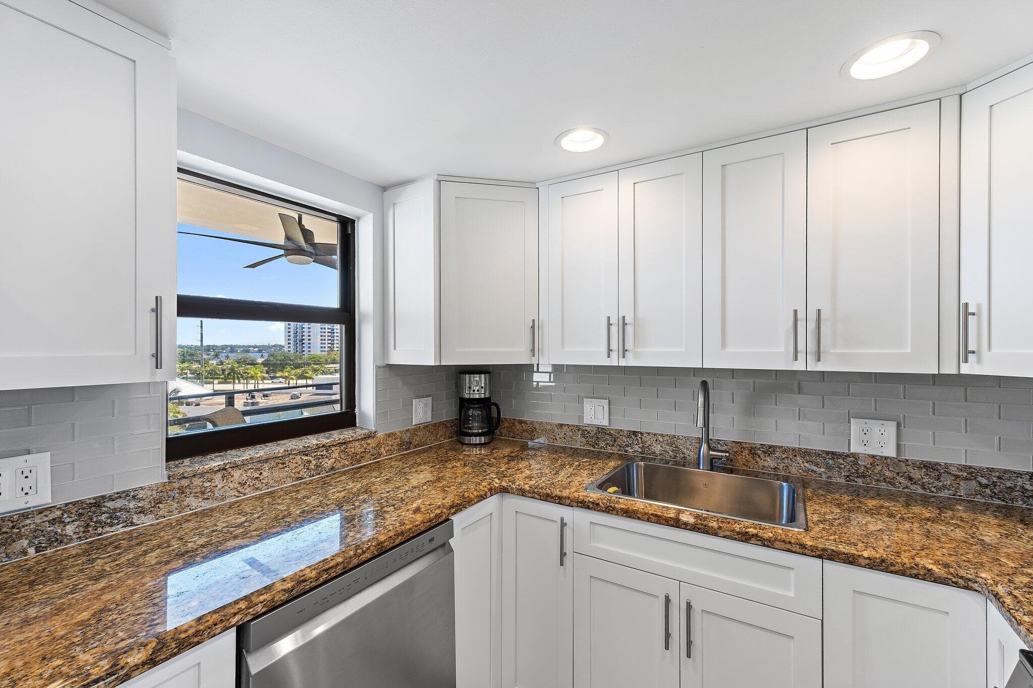 336 Golfview Road 619, North Palm Beach, FL 33408 — photo 11 of 57