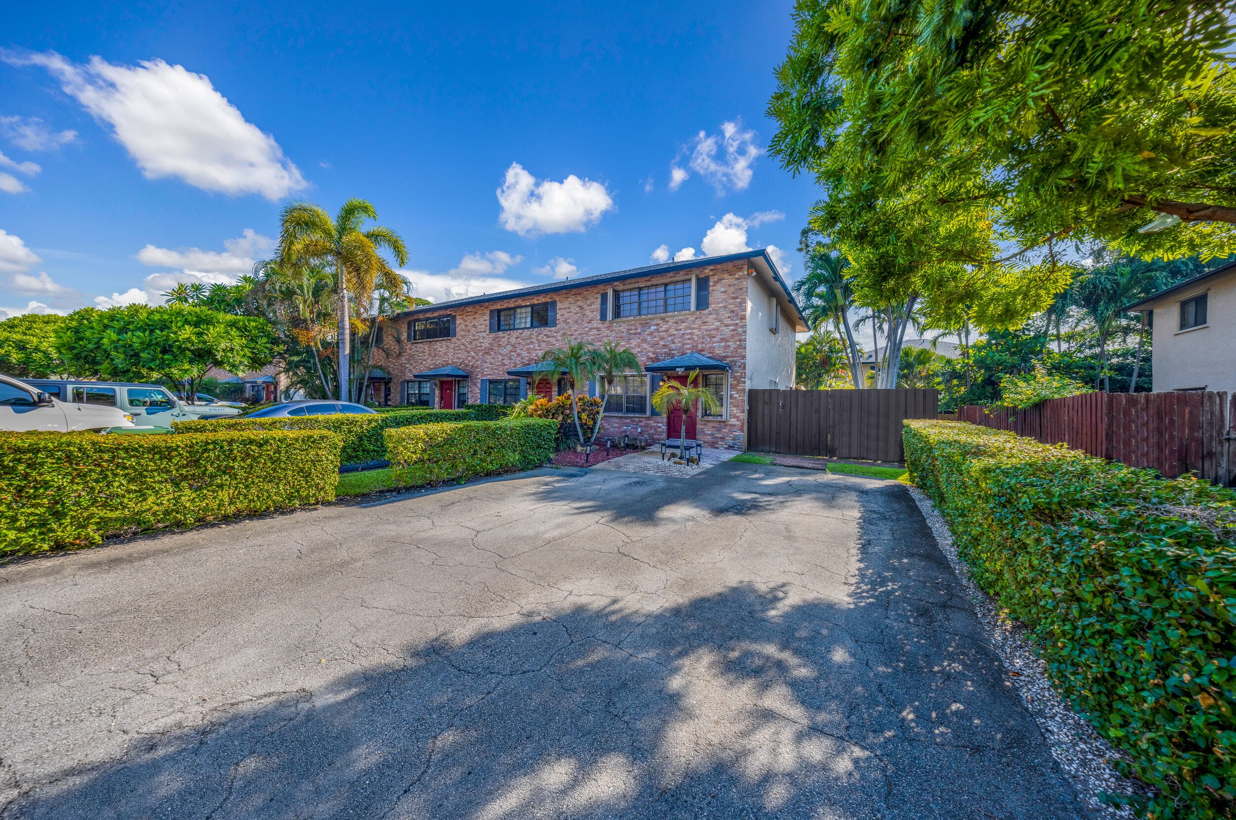 2124 NE 9th Avenue, Wilton Manors, FL 33305 — photo 3 of 26