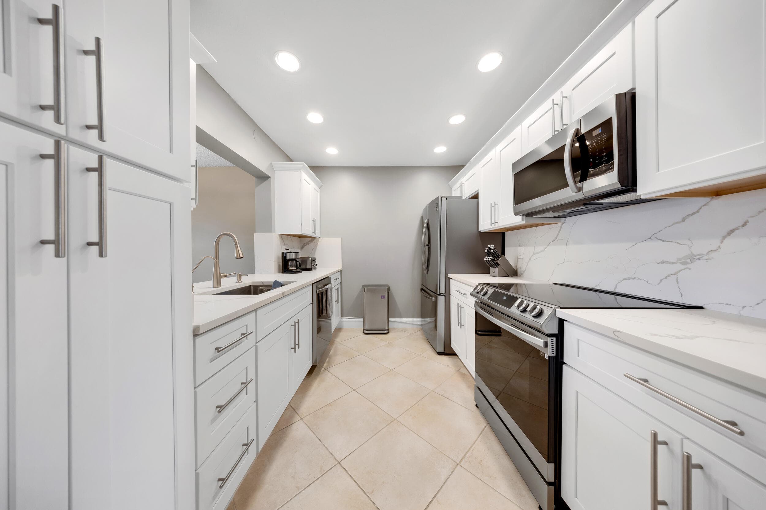 2124 NE 9th Avenue, Wilton Manors, FL 33305 — photo 10 of 26