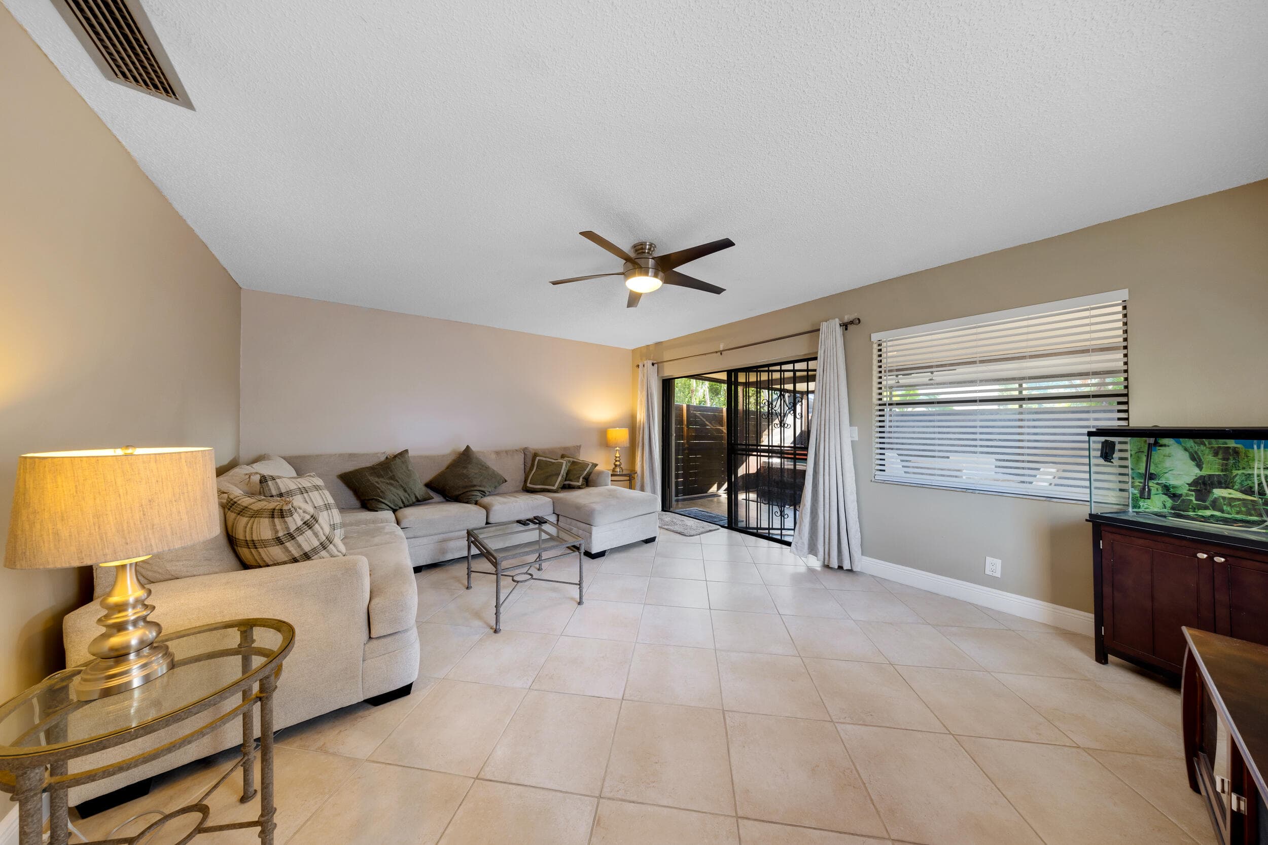 2124 NE 9th Avenue, Wilton Manors, FL 33305 — photo 14 of 26