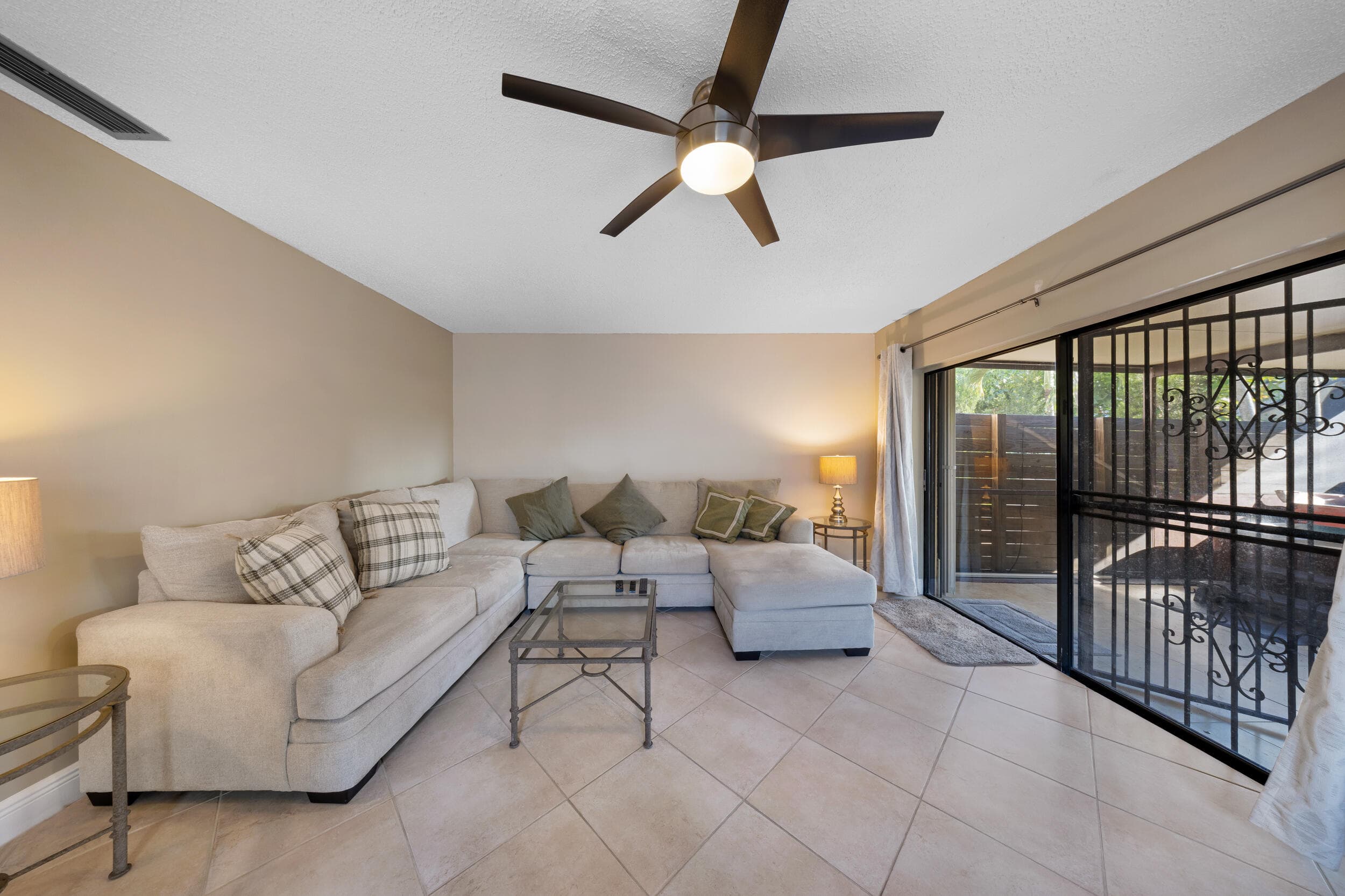 2124 NE 9th Avenue, Wilton Manors, FL 33305 — photo 15 of 26