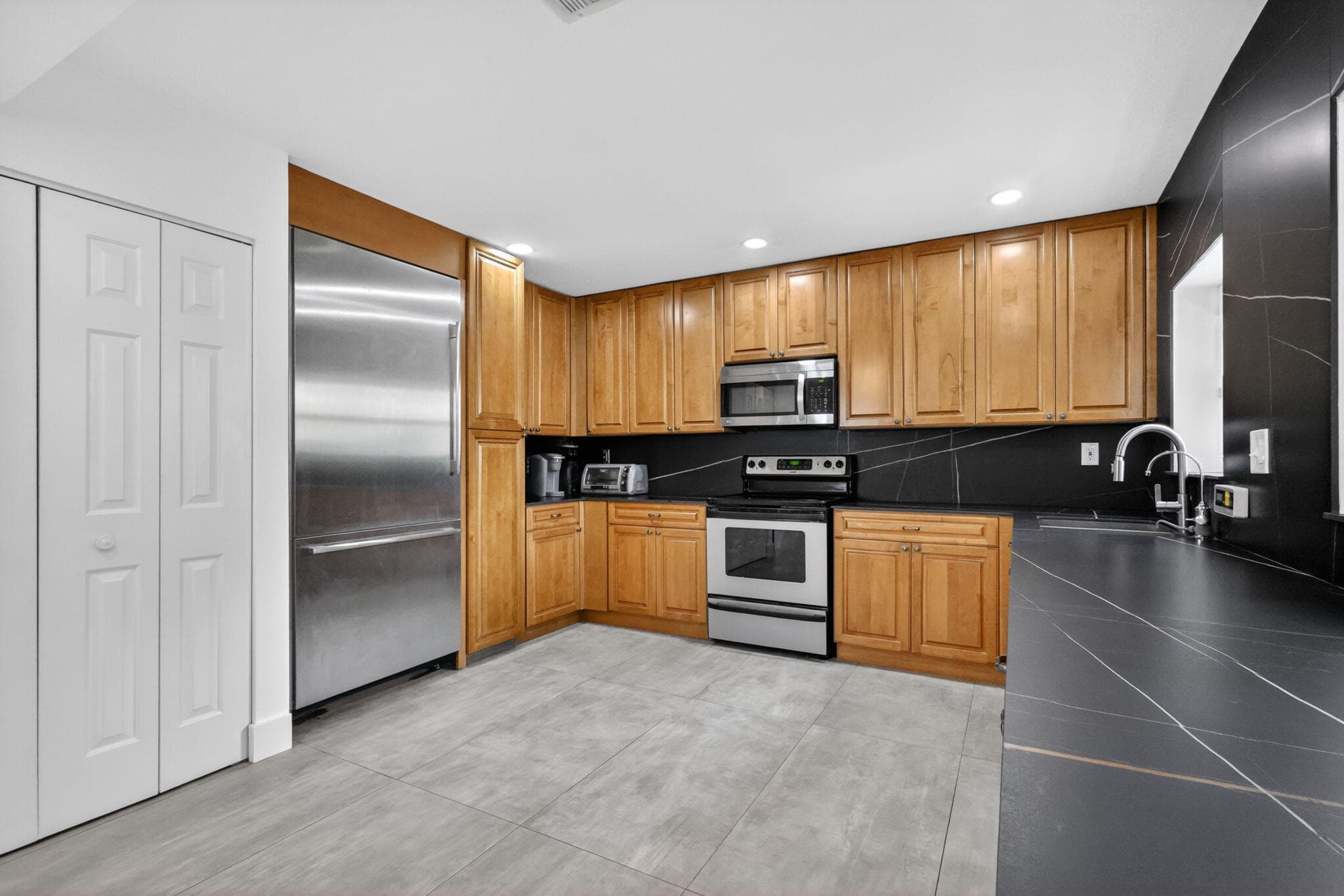1230 NW 22nd Avenue, Delray Beach, FL 33445 — photo 7 of 34