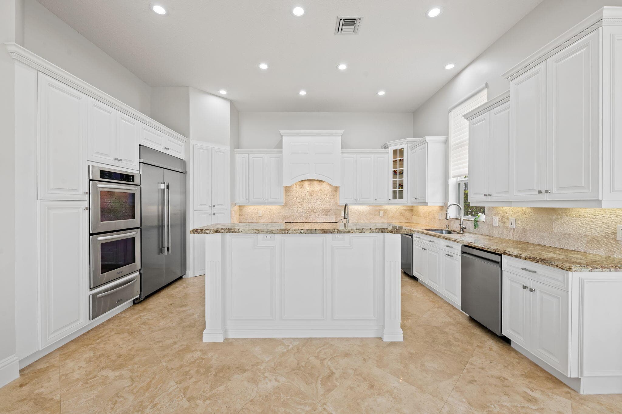 1261 NE 27th Way, Pompano Beach, FL 33062 — photo 14 of 86