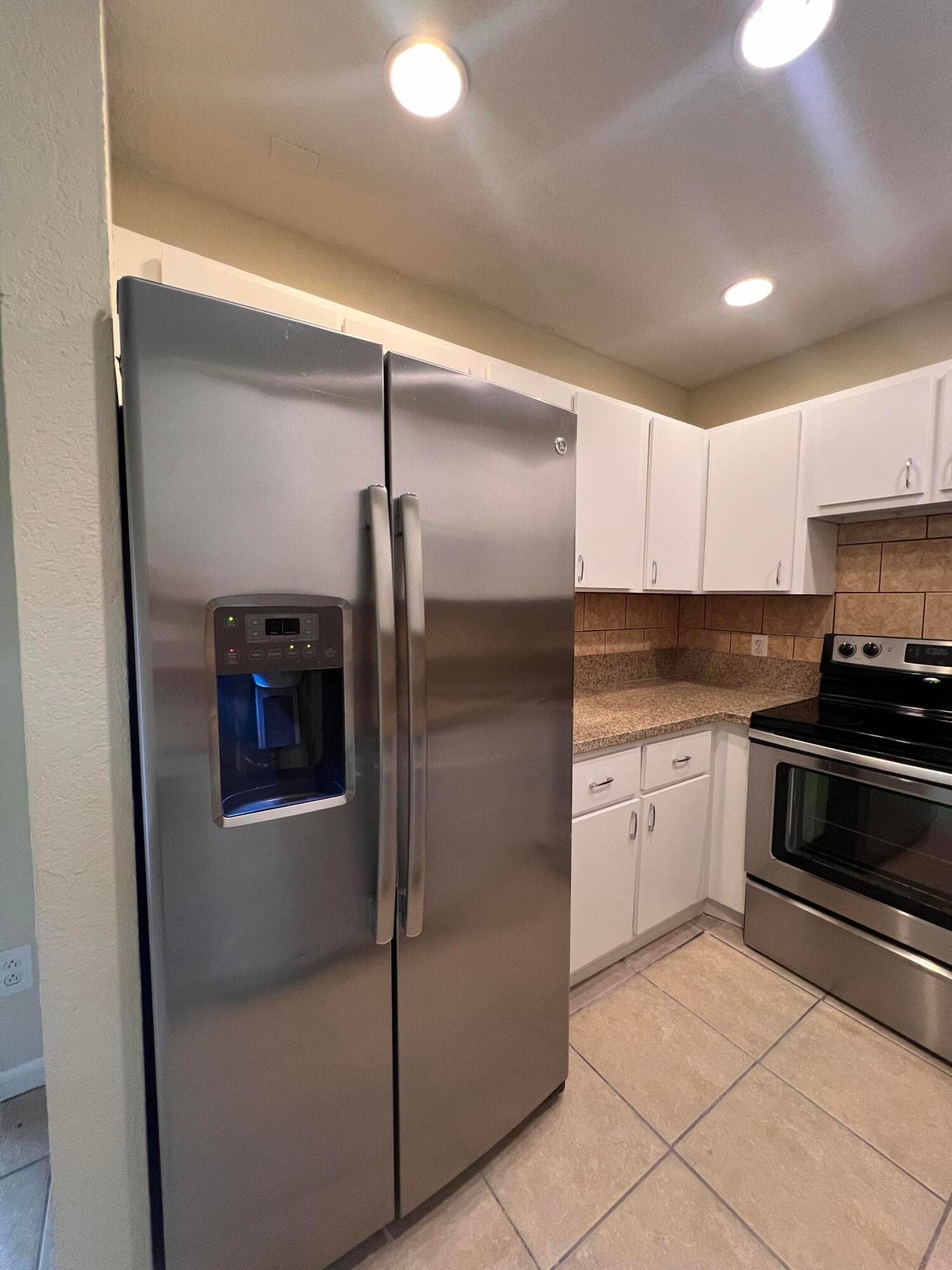 423 Glenwood Drive, West Palm Beach, FL 33415 — photo 3 of 24