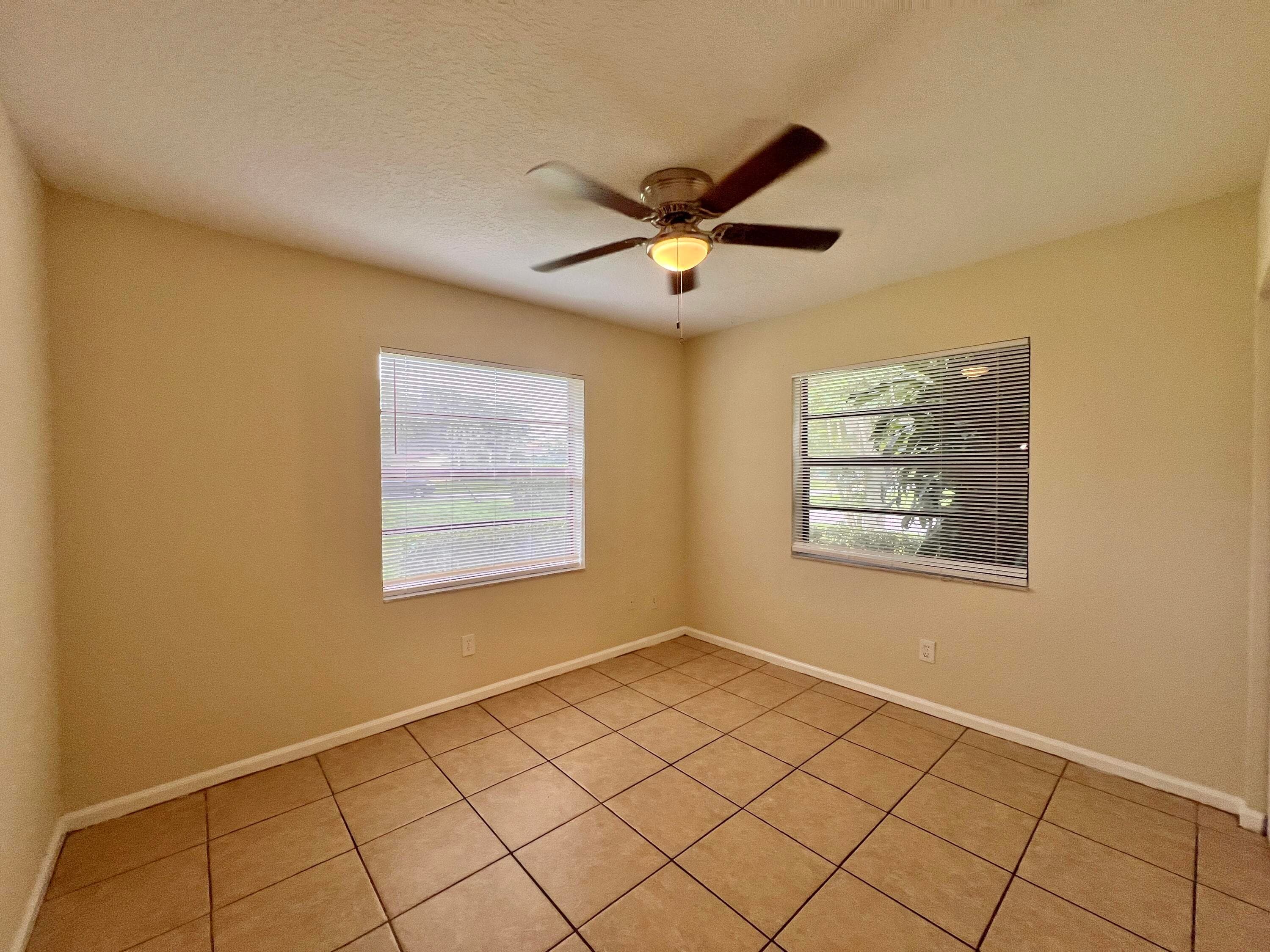 423 Glenwood Drive, West Palm Beach, FL 33415 — photo 14 of 24