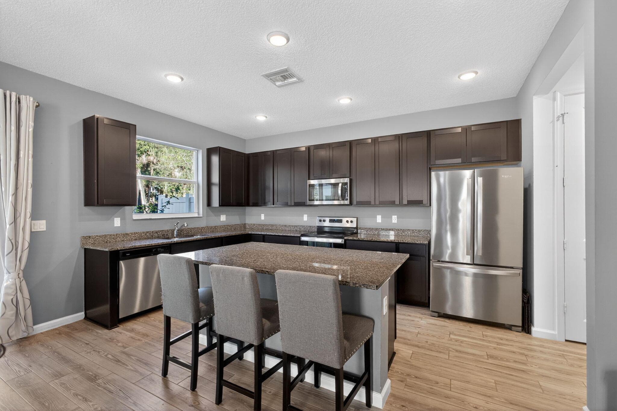 6607 Pointe Of Woods Drive, West Palm Beach, FL 33415 — photo 10 of 38